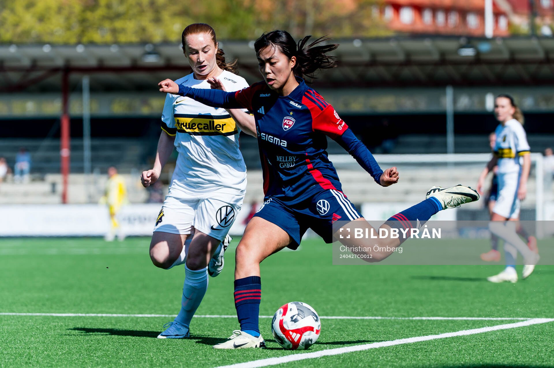 FC Rosengårds Momoko Tanikawa och AIKs Ella Reidy