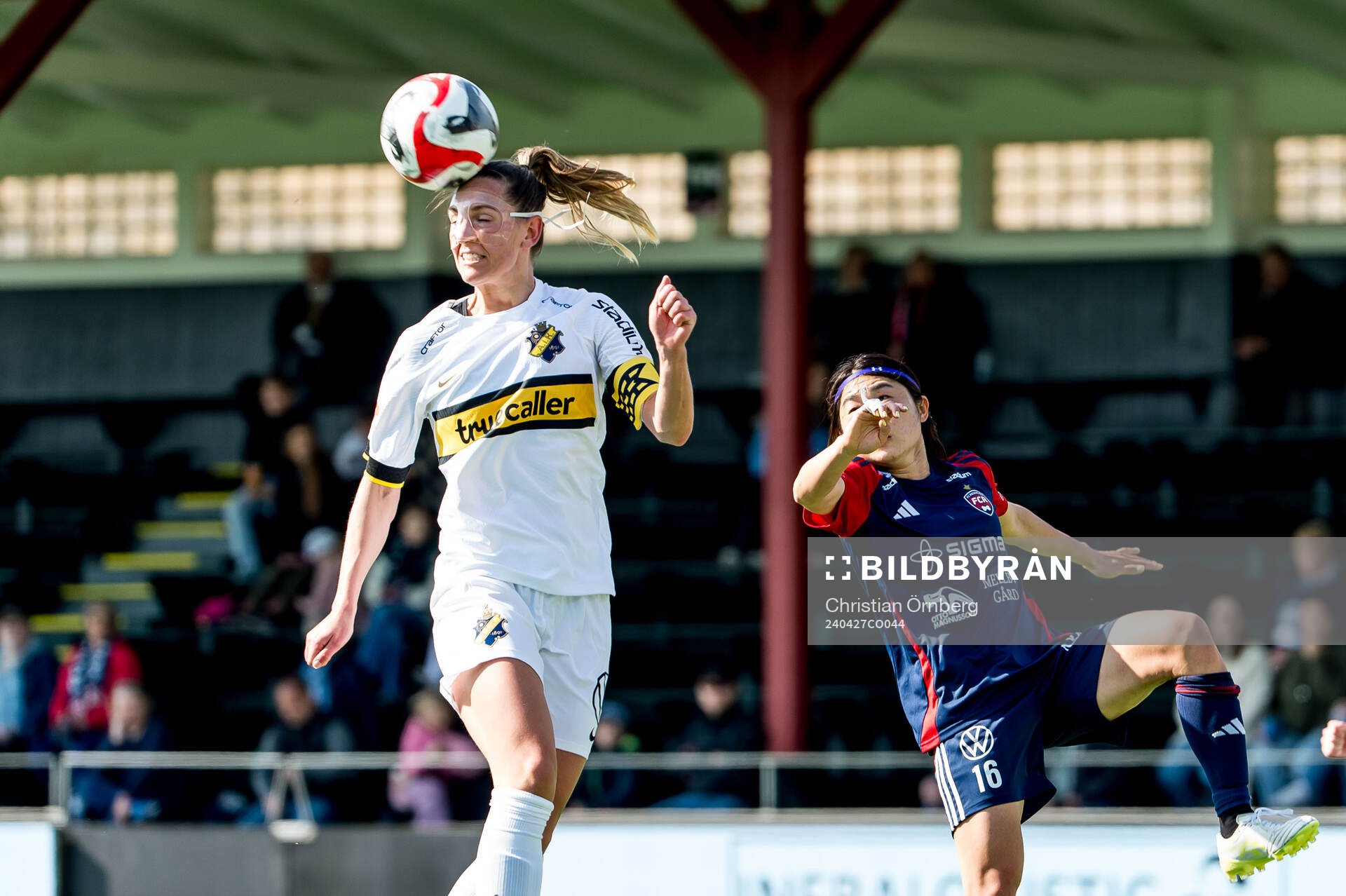 AIKs Jennie Nordin och FC Rosengårds Mai Kadowaki
