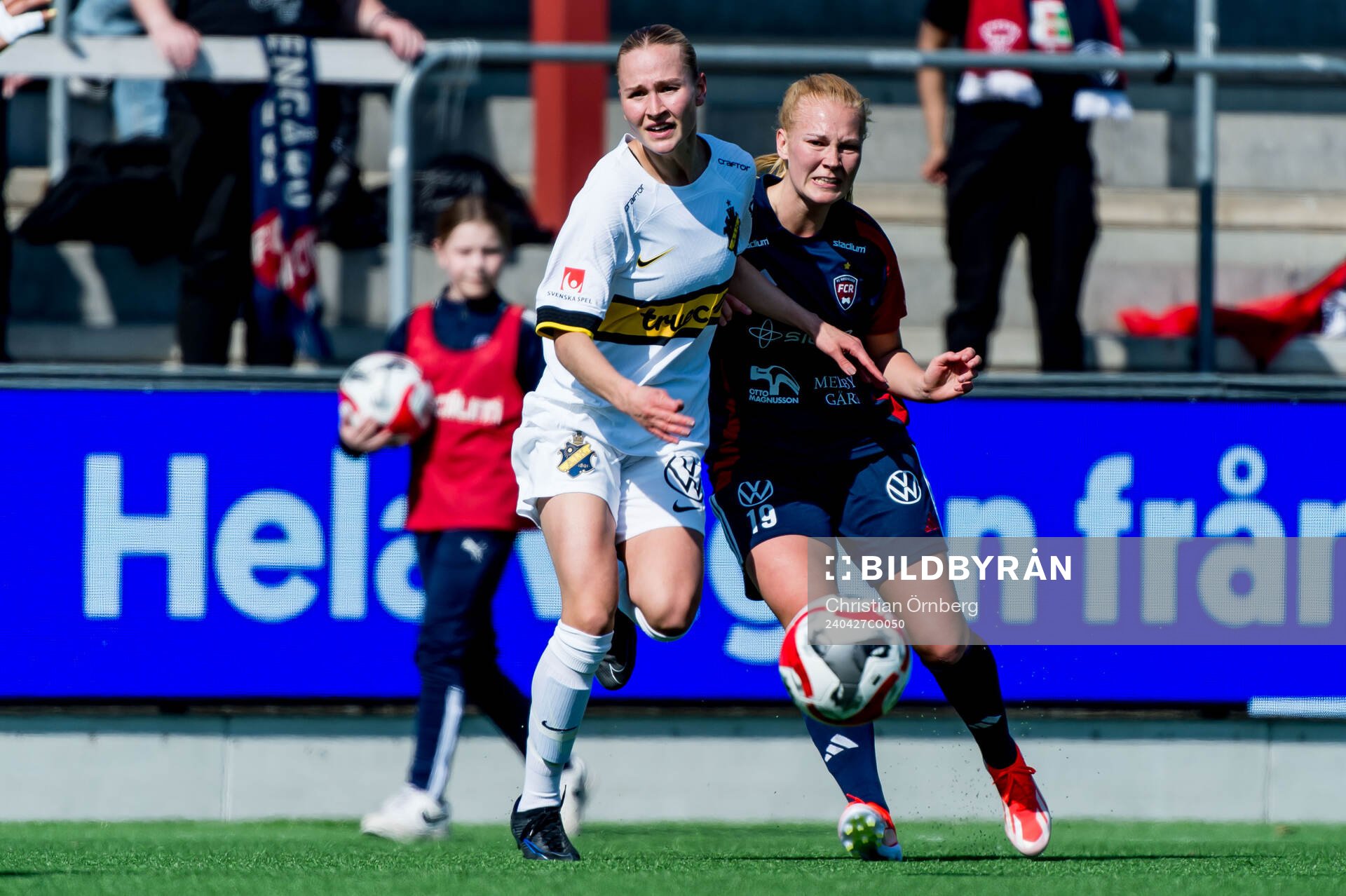 AIKs Felicia Saving och FC Rosengårds Sofie Bruun Bredgaard