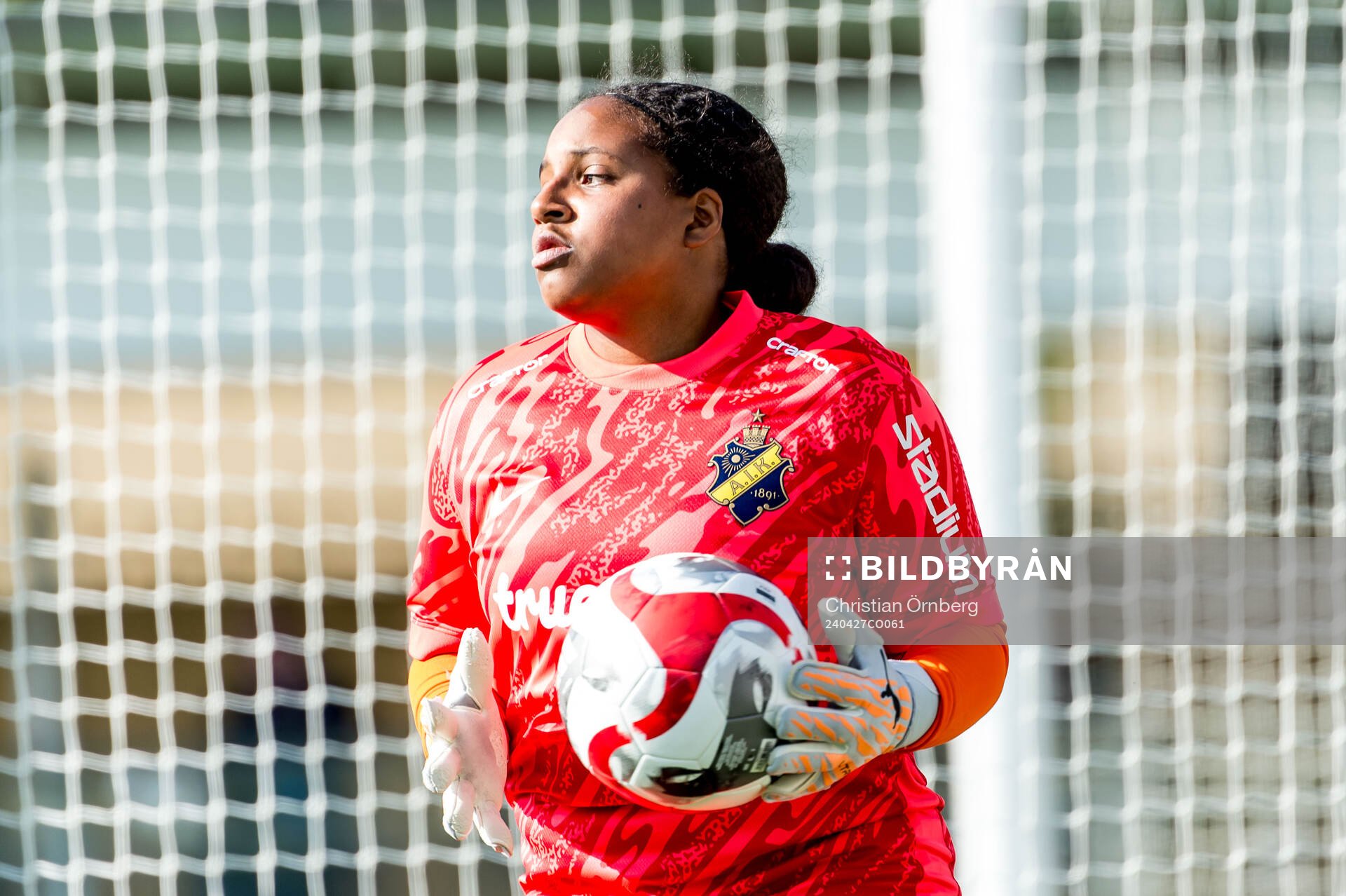 AIKs målvakt Vendela Persbeck under fotbollsmatchen i Damallsvenskan mellan FC Rosengård och AIK den 27 april 2024 i Malmö. 
