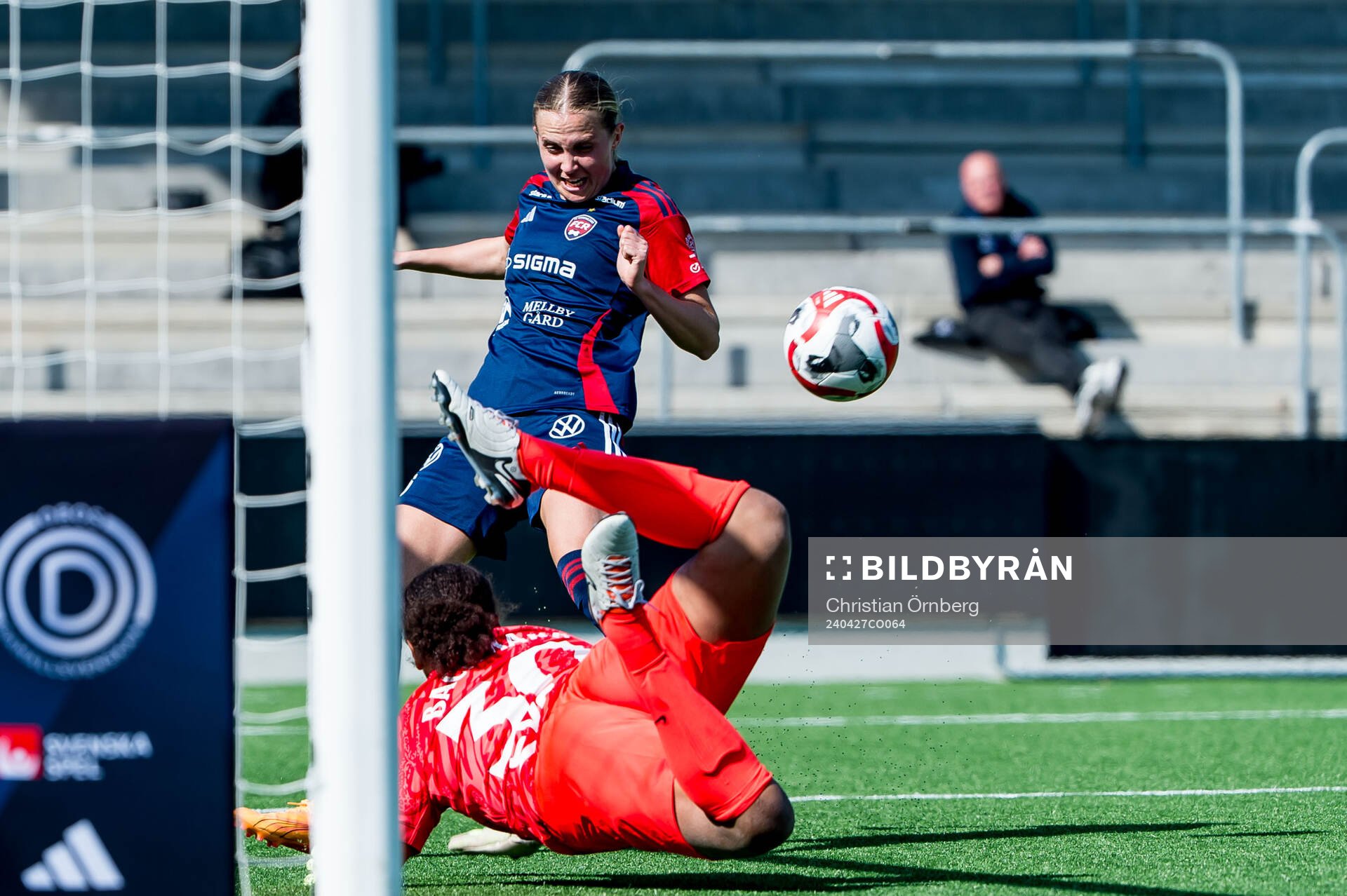 FC Rosengårds Ria Noora Minerva Öling och AIKs målvakt