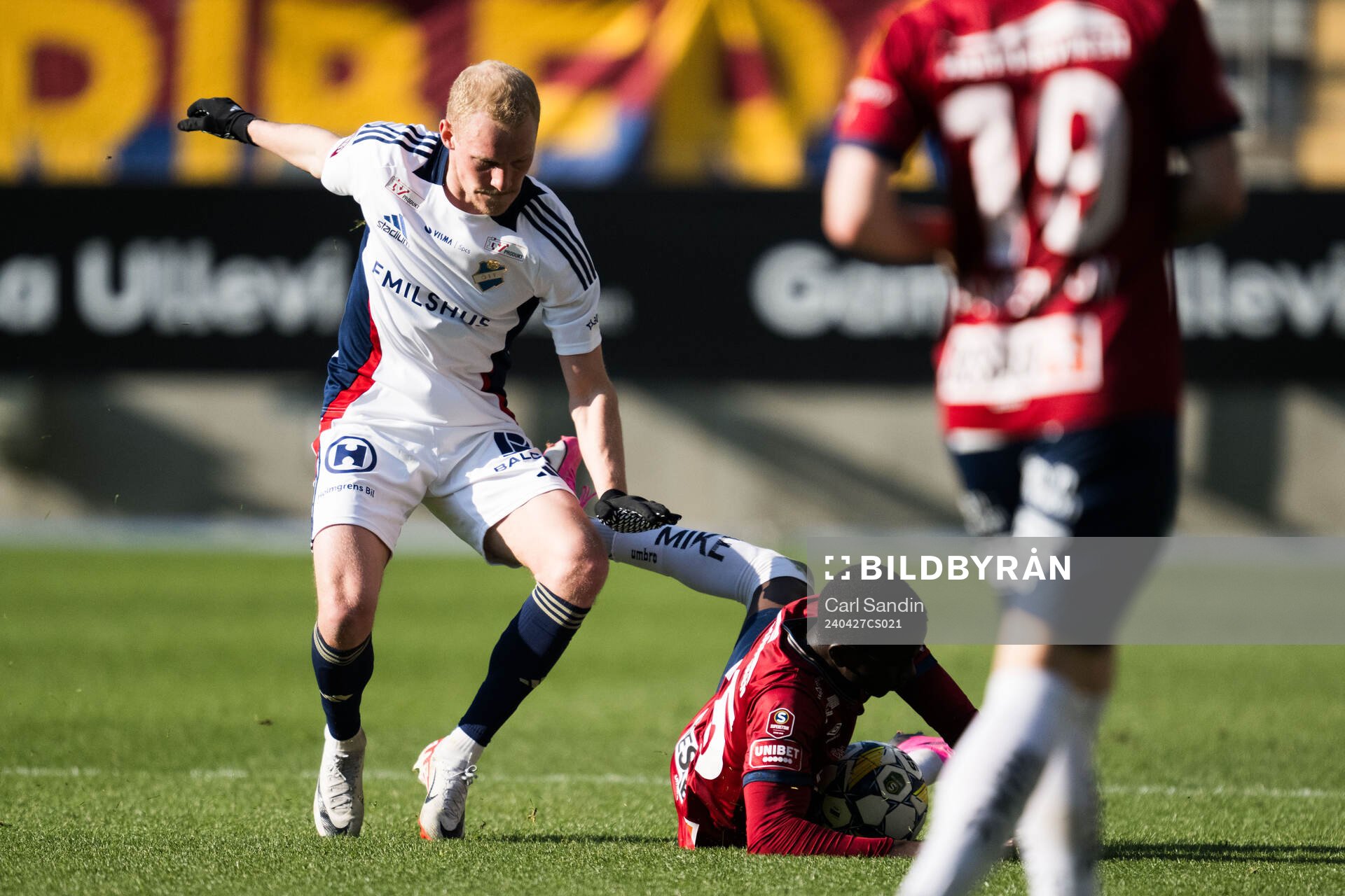 Östers Adam Bergmark Wiberg och Örgrytes Abdoulaye Faye