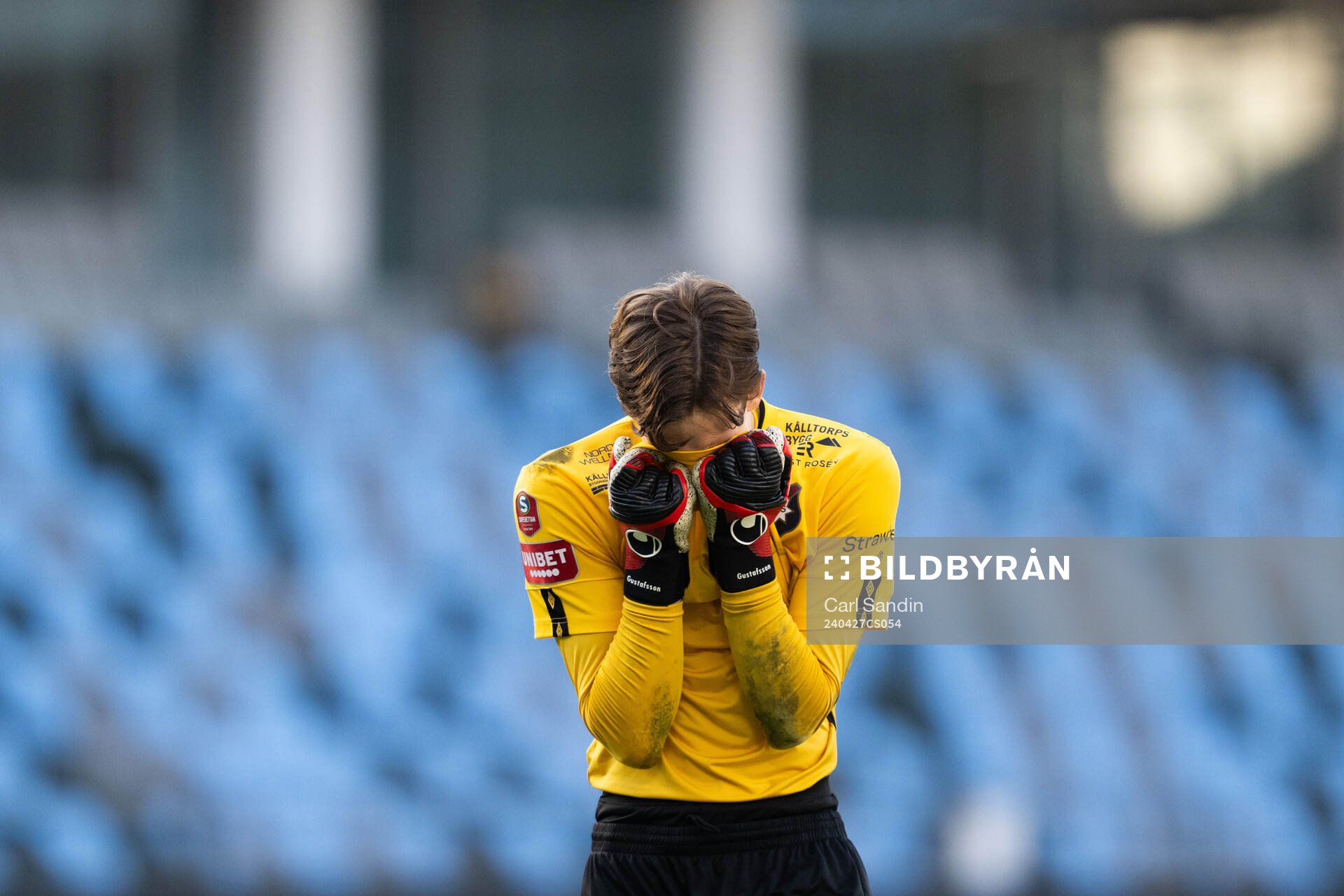 Örgrytes målvakt Hampus Gustafsson deppar