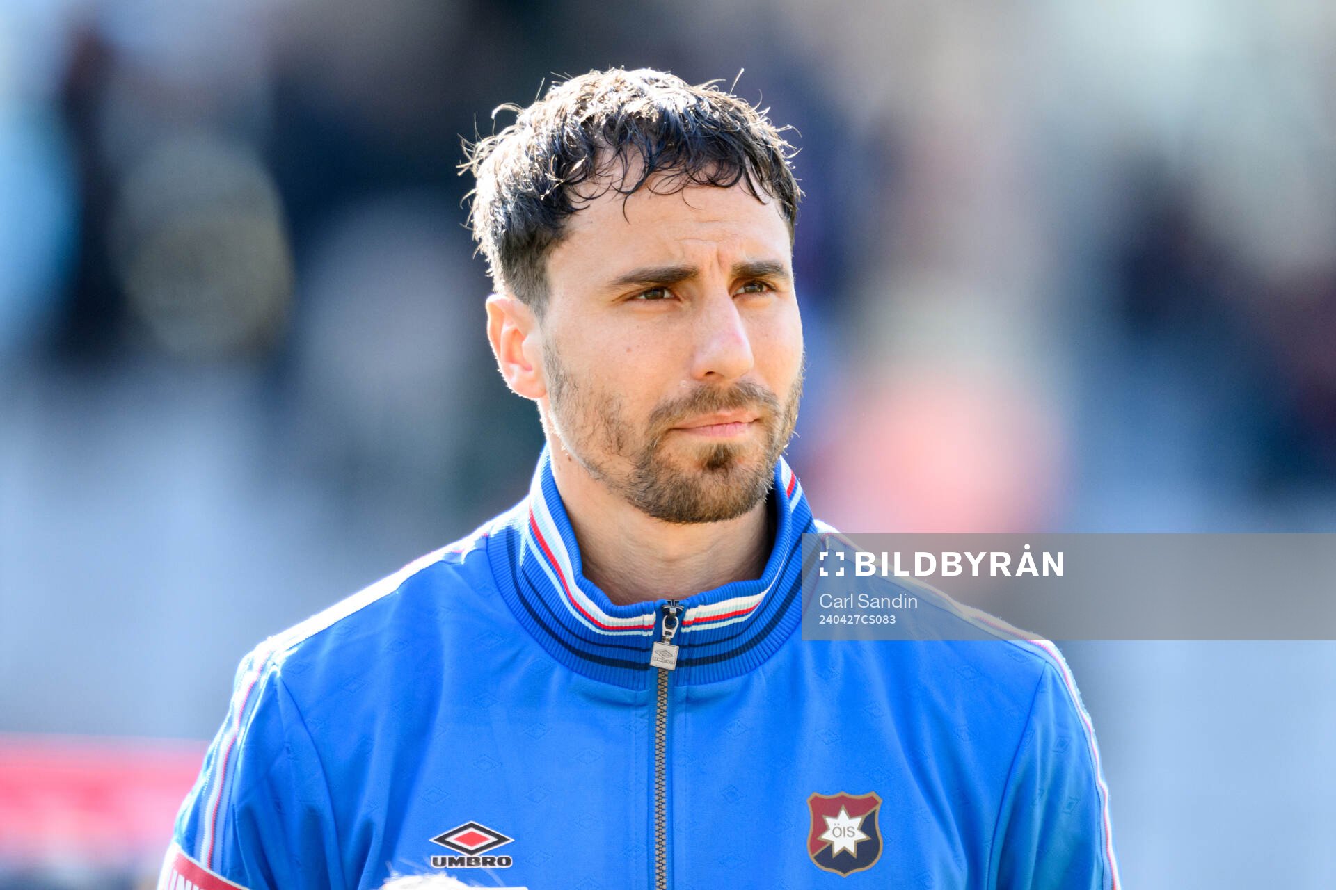 Örgrytes Jonathan Azulay vid lineup innan fotbollsmatchen