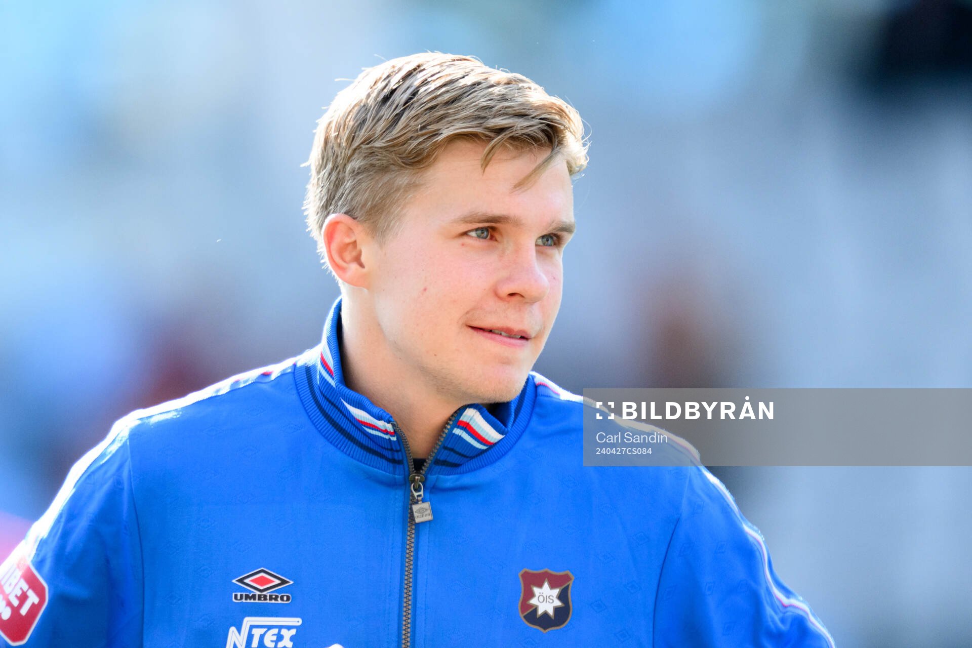 Örgrytes Isak Dahlqvist vid lineup innan fotbollsmatchen i