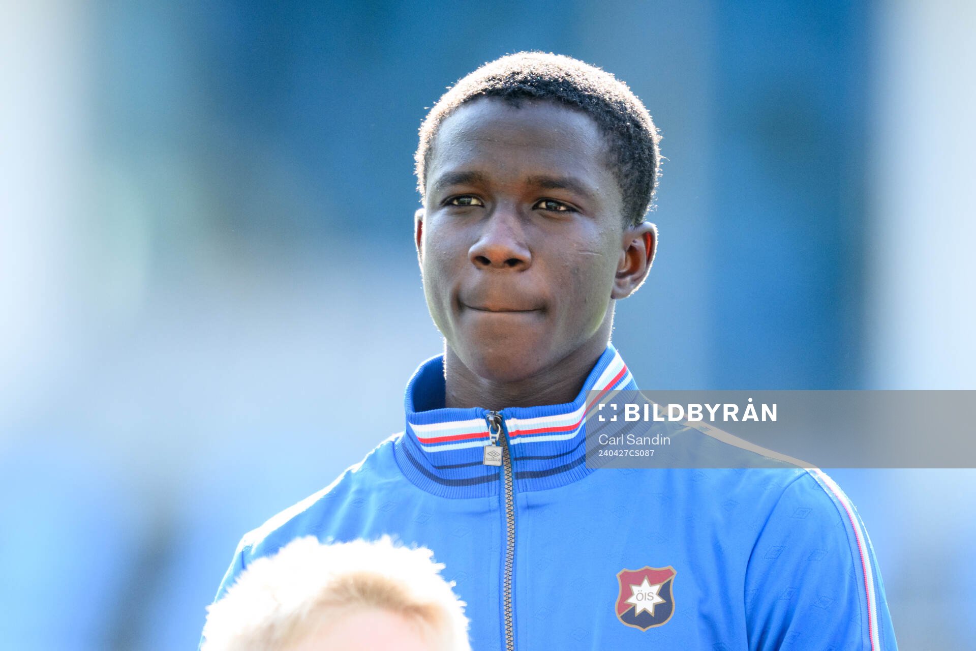 Örgrytes Abdoulaye Faye vid lineup innan fotbollsmatchen i