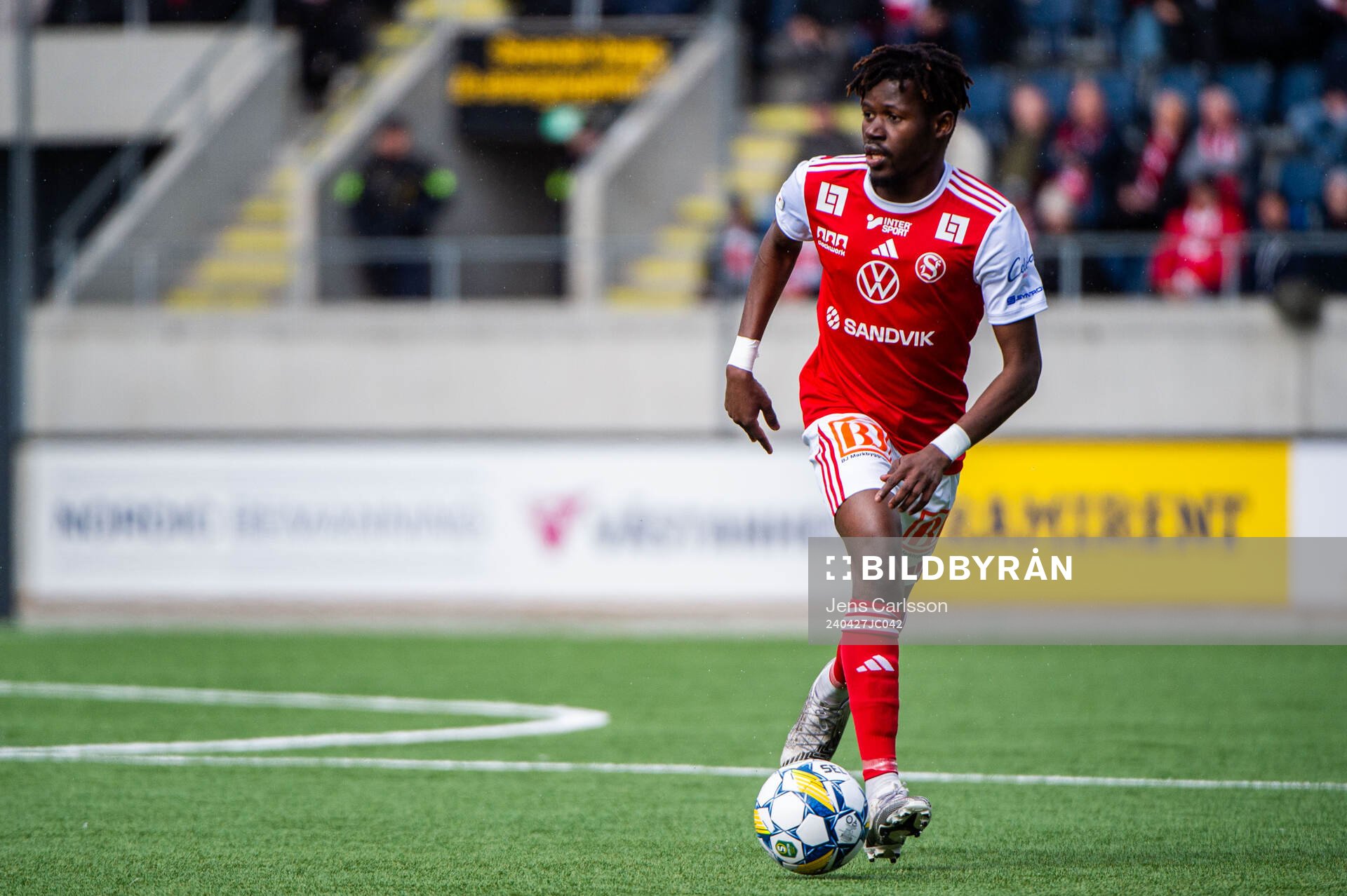 Sandvikens Mamadou Kouyate under fotbollsmatchen i Superettan mellan Gefle och Sandviken den 27 april 2024 i Gävle. 