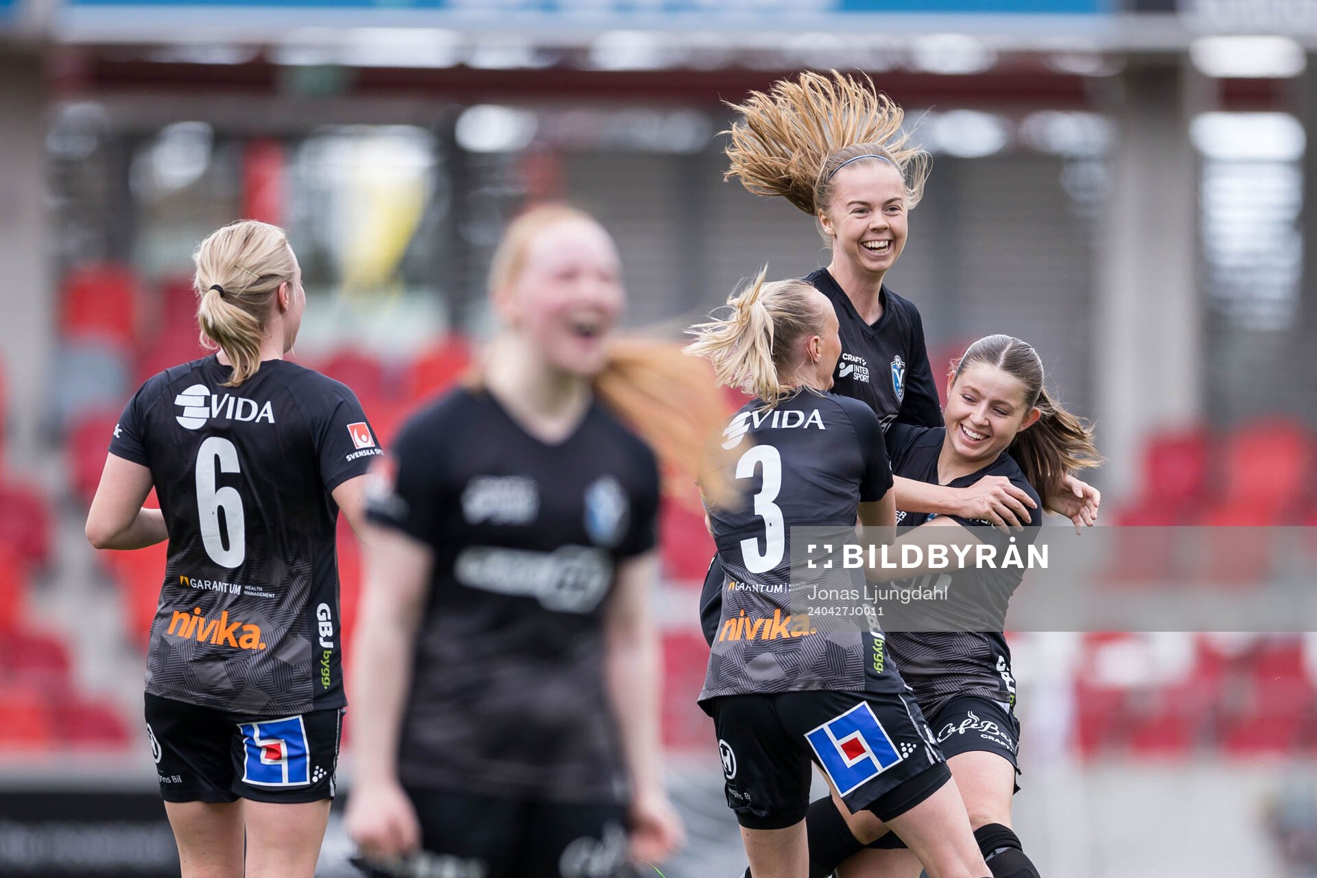 Växjö DFFs Elin Nilsson jublar efter 1-0 under fotbollsmatchen i Damallsvenskan mellan Växjö DFF och Linköping den 27 april 2024 i Växjö.