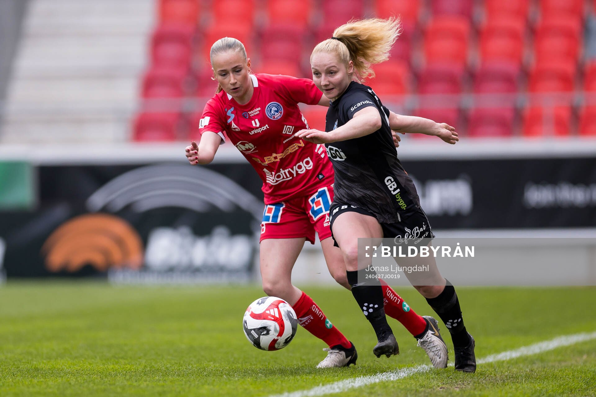Linköpings Ella Lundin och Växjö DFFs Sophia Redenstrand