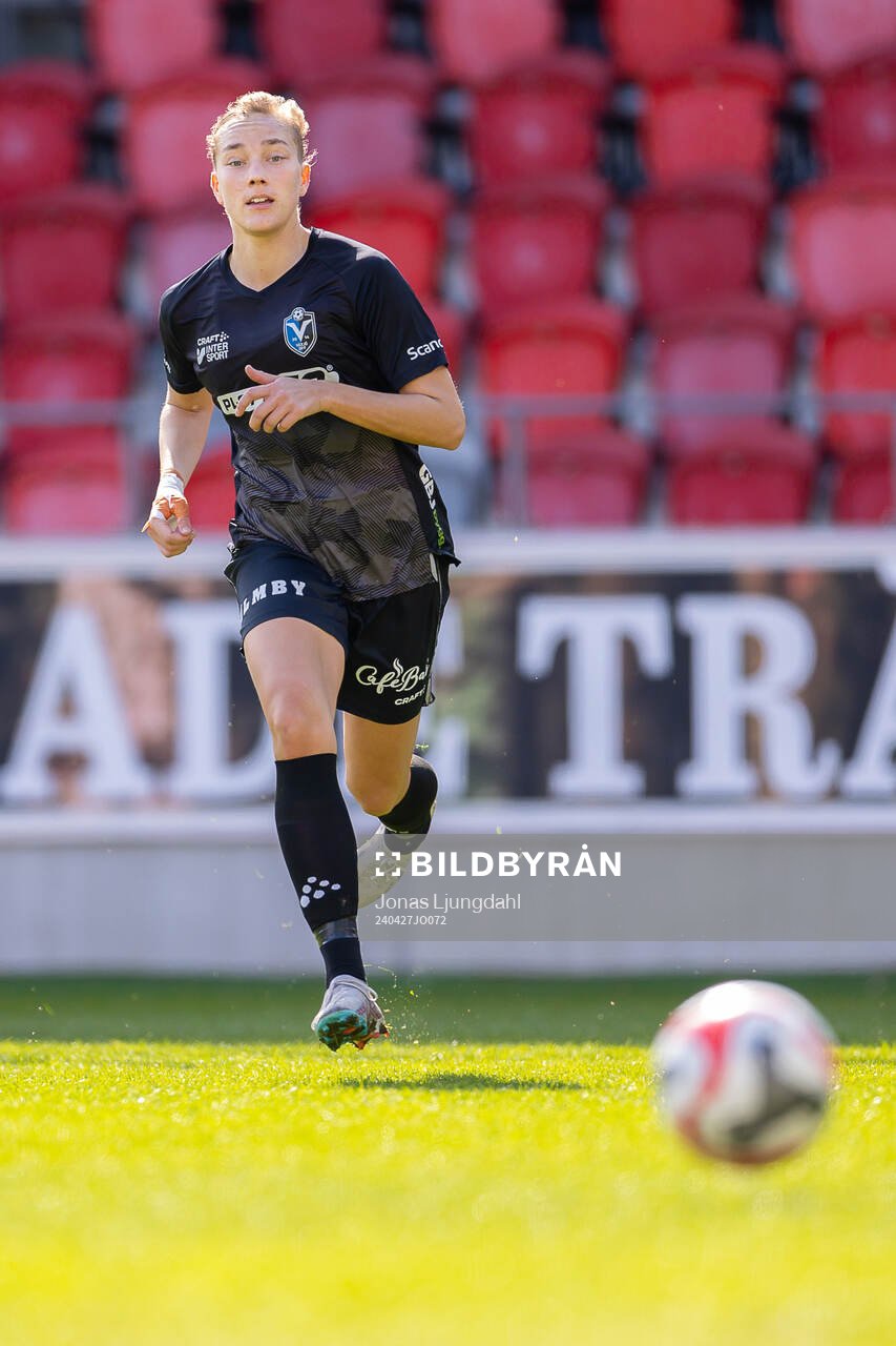 Växjö DFFs Jenny-Julia Danielsson under fotbollsmatchen i Damallsvenskan mellan Växjö DFF och Linköping den 27 april 2024 i Växjö. 
