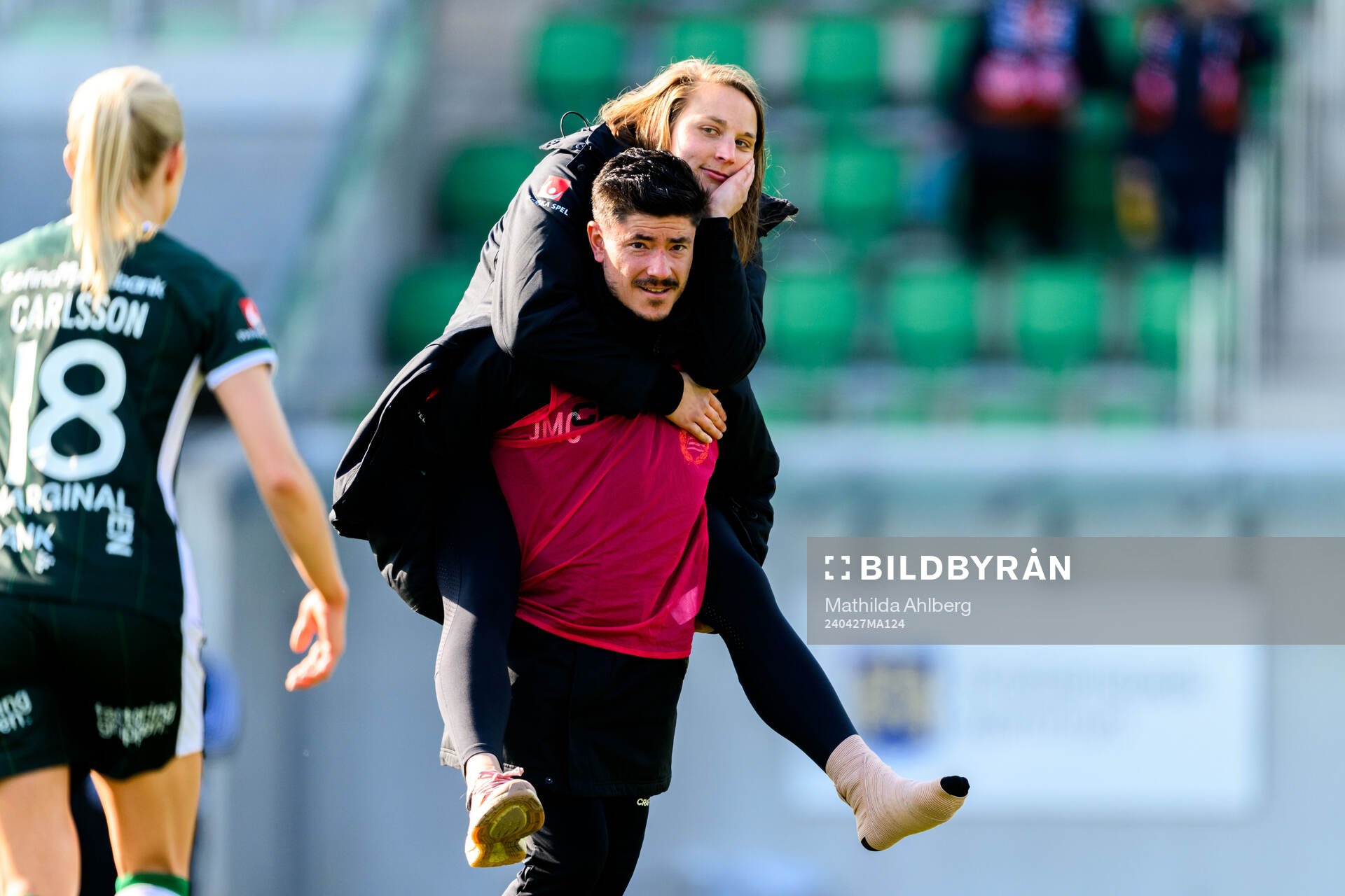 Hammarbys fystränare Jesus Mateo Cortes och målvakt Anna