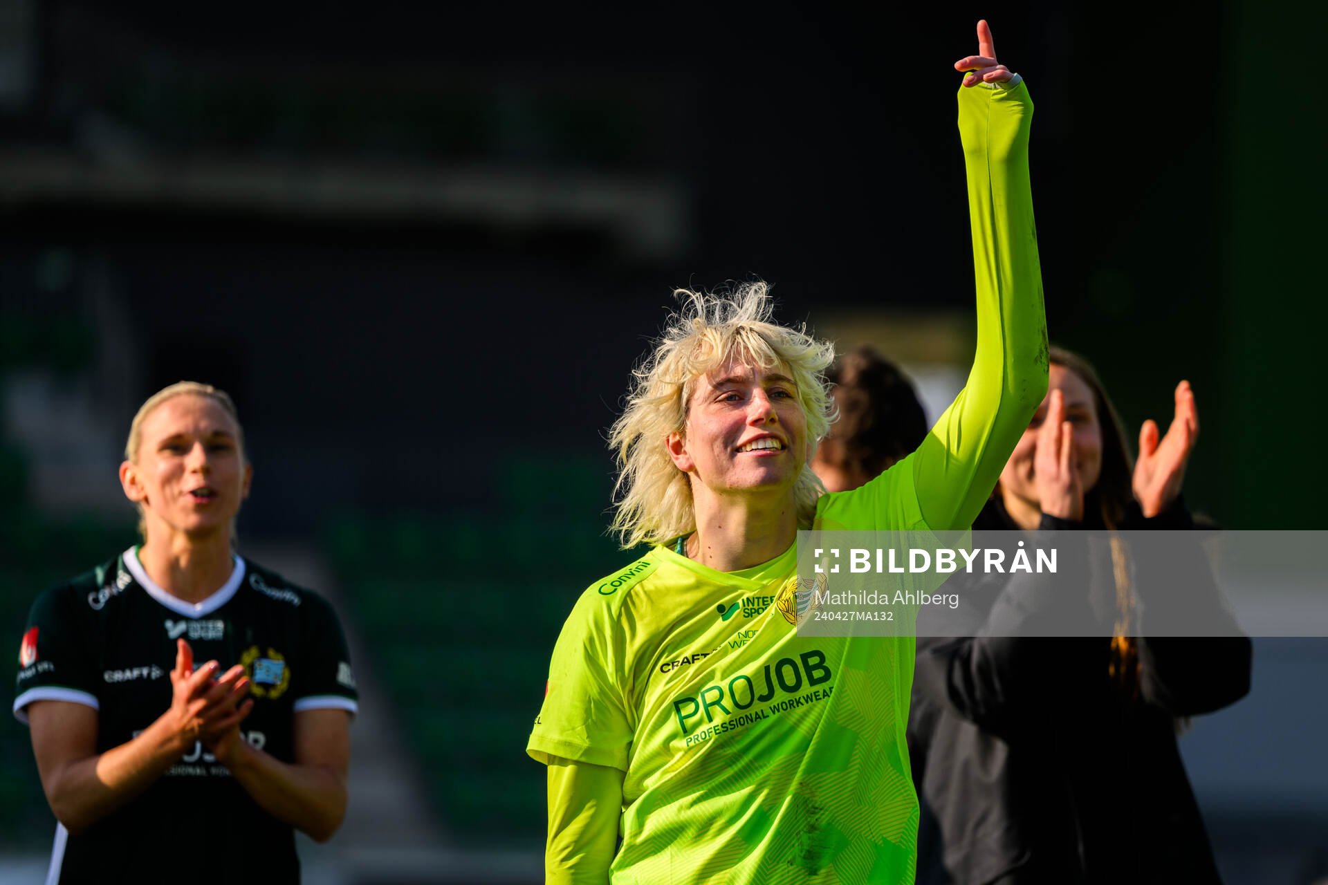 Hammarbys målvakt Moa Edrud jublar