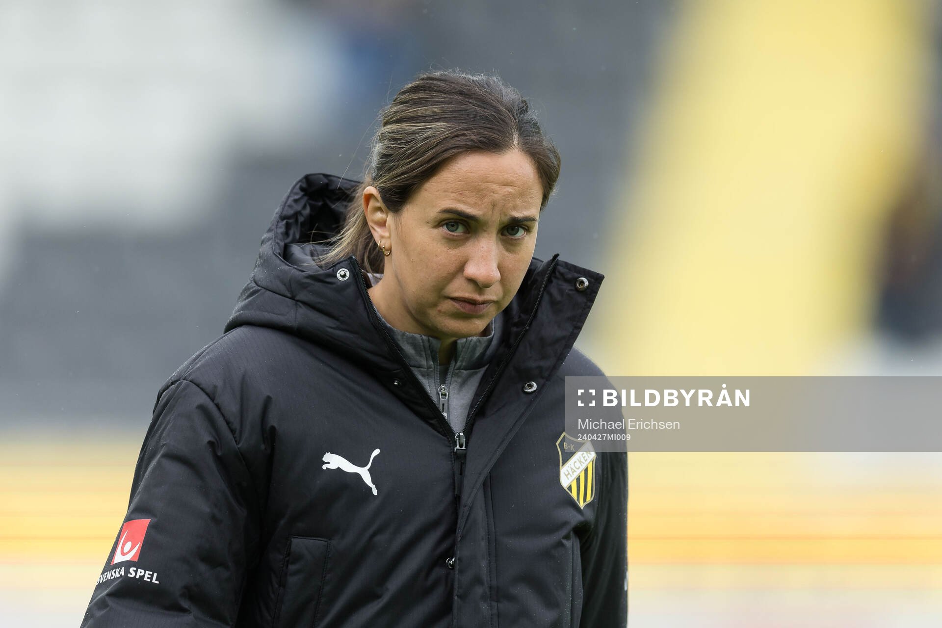 Häckens assisterande tränare Bri Campos under fotbollsmatchen i Damallsvenskan mellan Häcken och Piteå den 27 april 2024 i Göteborg. 