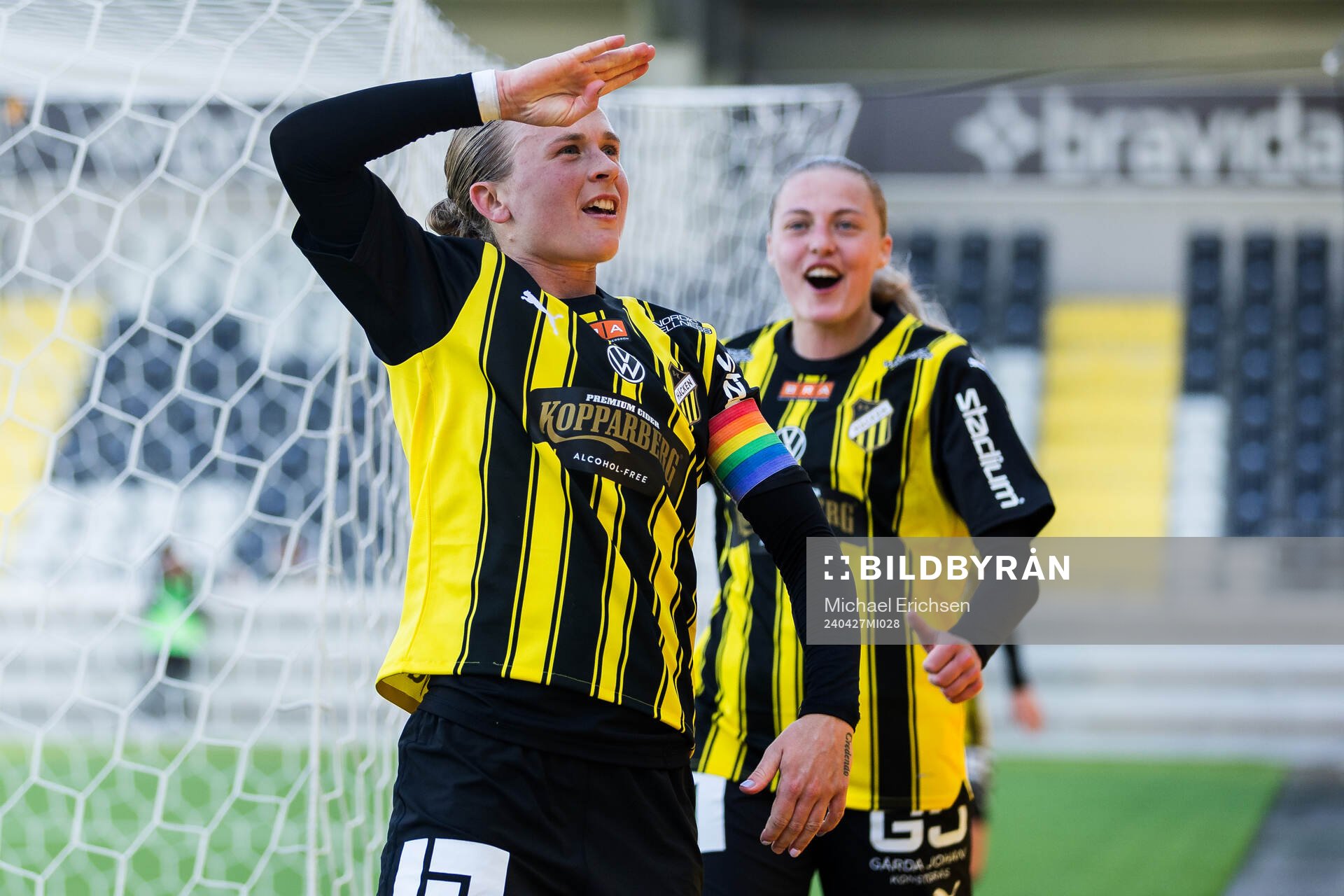 Häckens Filippa Curmark jublar