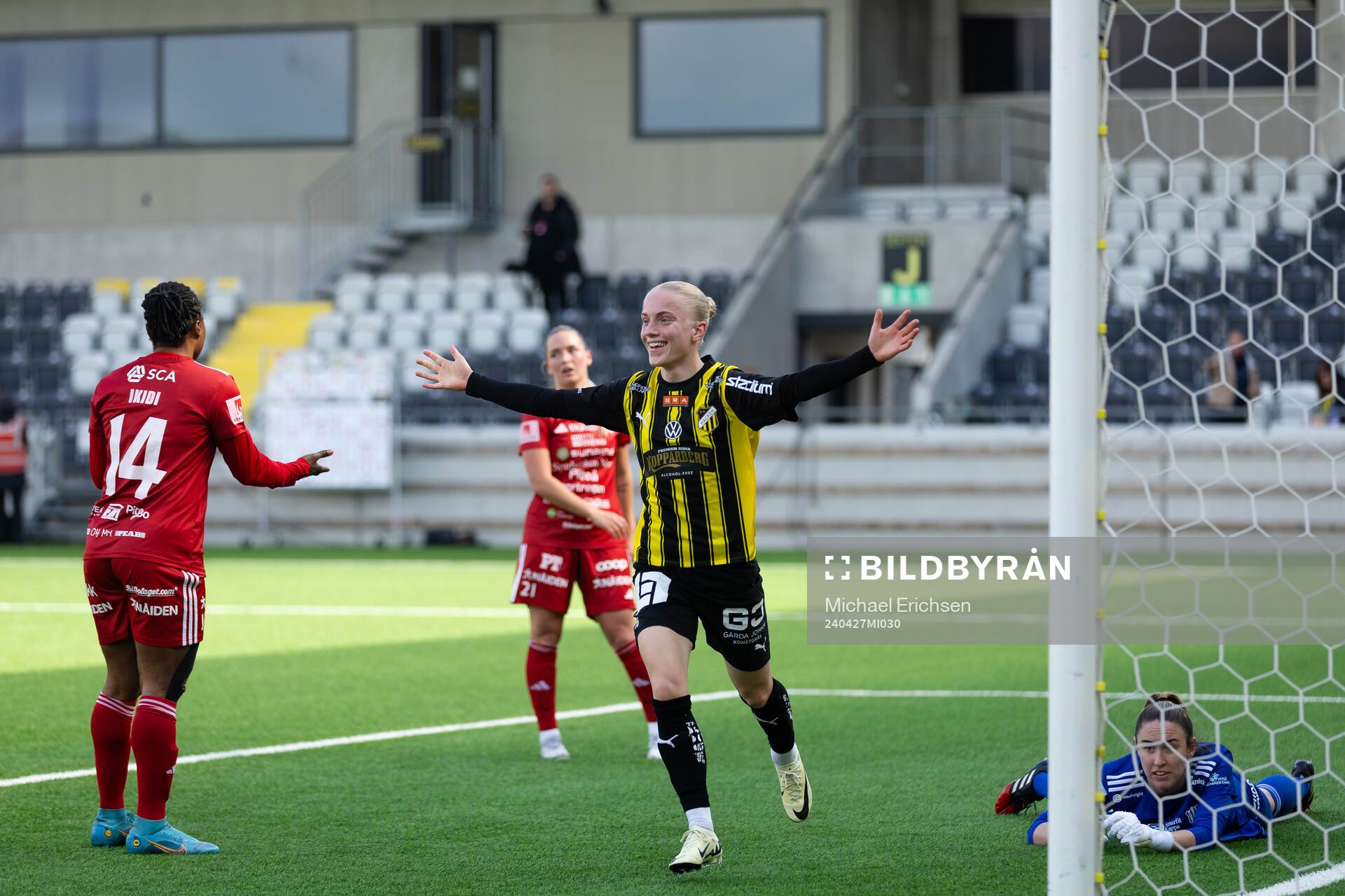 Häckens Anna Sandberg jublar