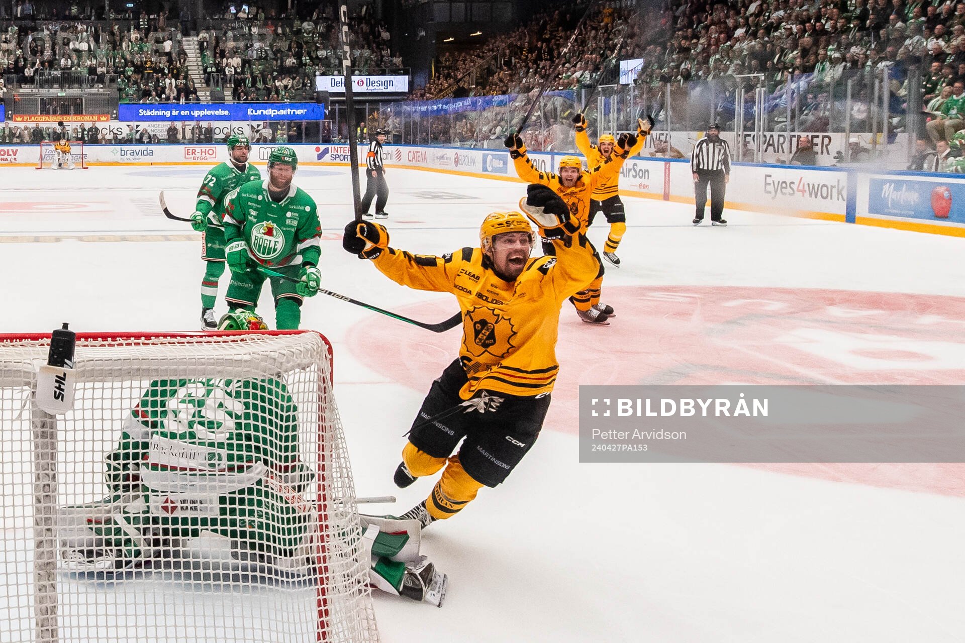 Skellefteås Andreas Johnson jublar