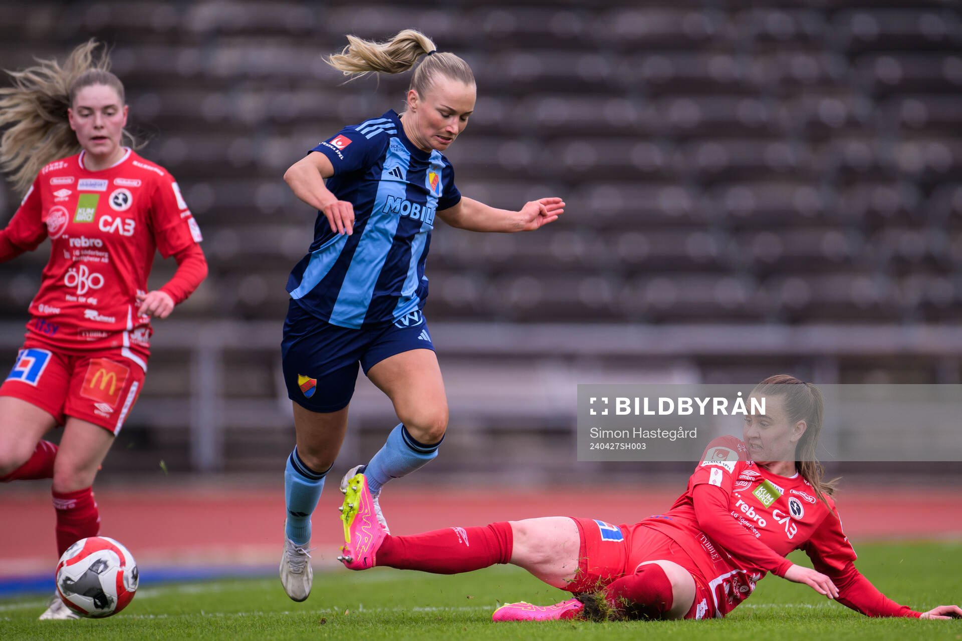Djurgårdens Tove Almqvist och KIF Örebros Katla Maria