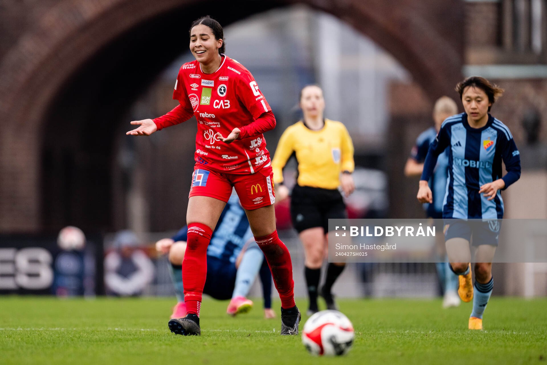 KIF Örebros Ashley Michelle Barron under fotbollsmatchen i Damallsvenskan mellan Djurgården och KIF Örebro den 27 april 2024 i Stockholm.