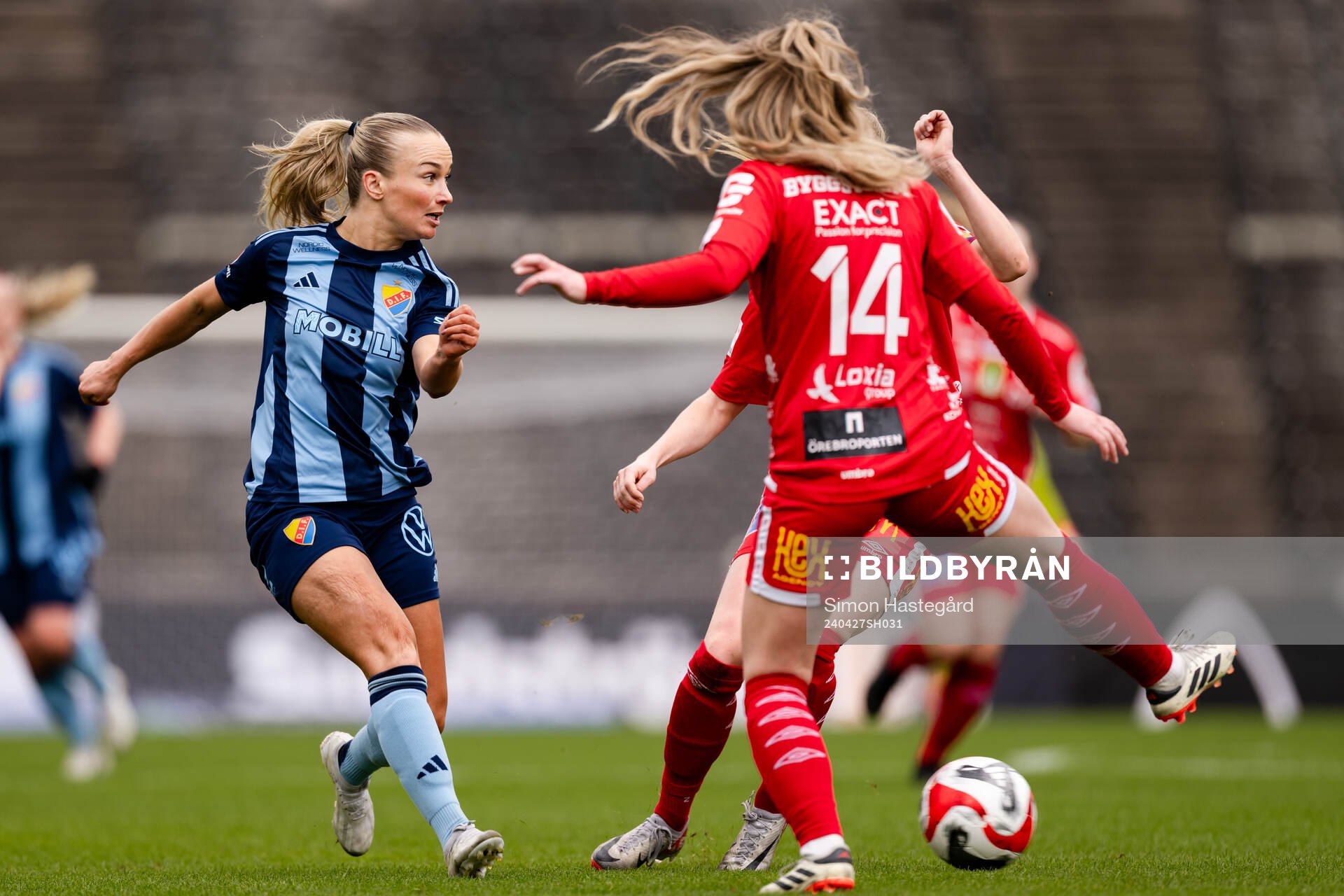 Djurgårdens Tove Almqvist under fotbollsmatchen i Damallsvenskan mellan Djurgården och KIF Örebro den 27 april 2024 i Stockholm. 