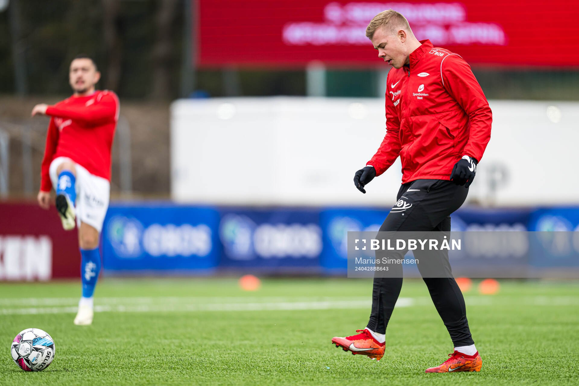 Aune Heggebø of Brann warms up