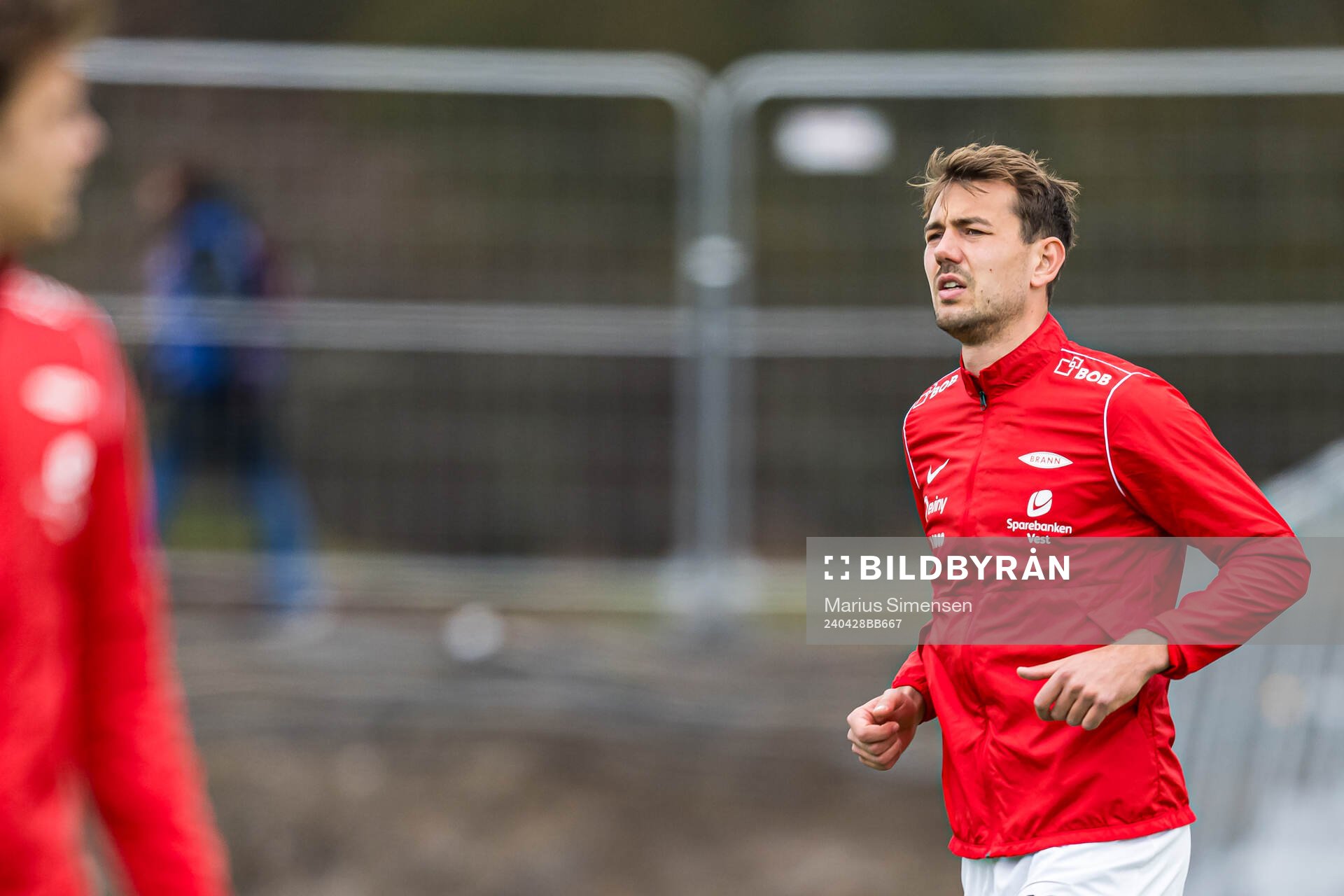Fredrik Pallesen Knudsen of Brann warms up