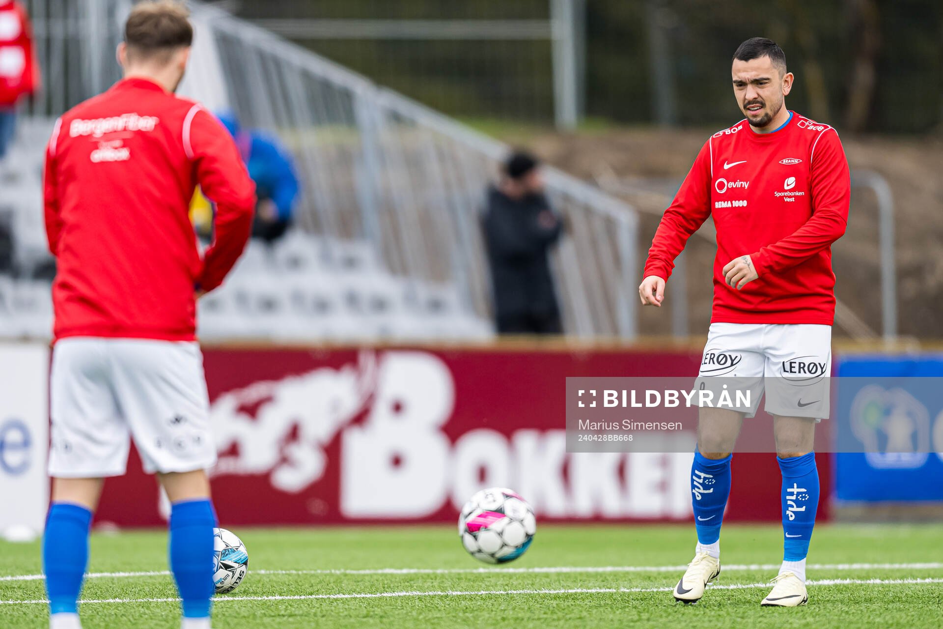 Niklas Castro of Brann warms up