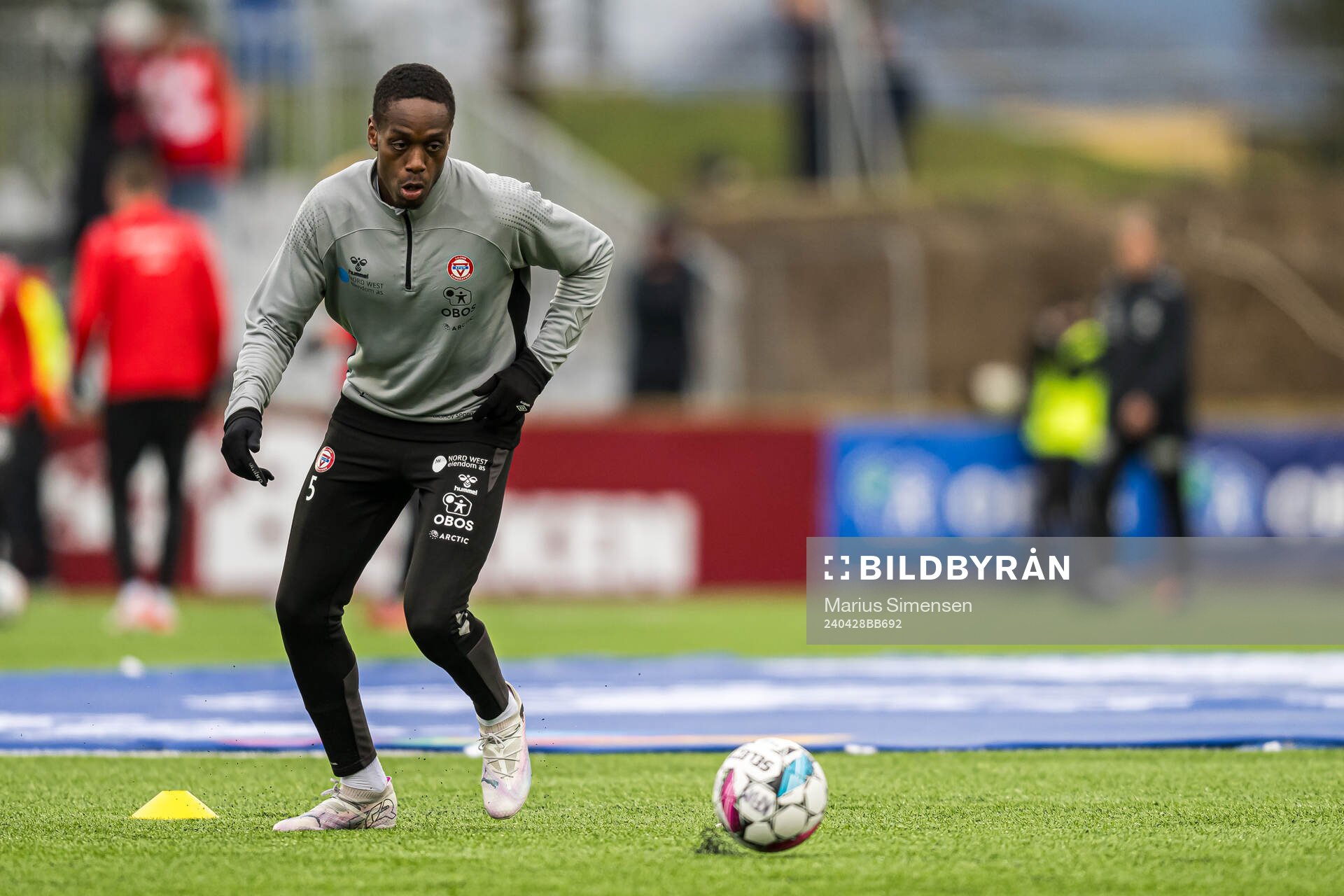 Akinsola Akinyemi of KFUM warms up ahead of the Eliteserien match between KFUM and Brann on April 28, 2024 in Oslo. 