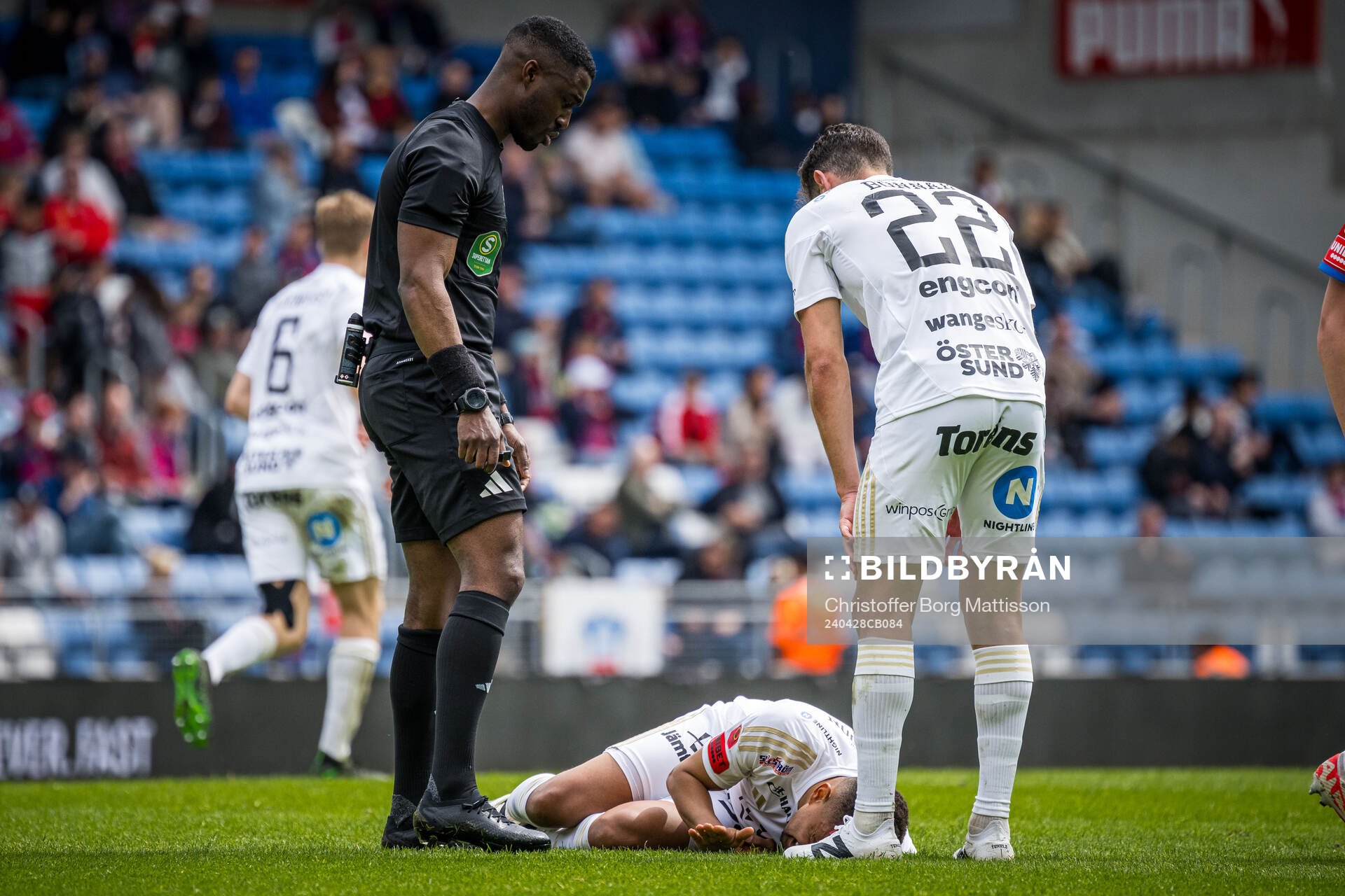 Domare Fredrik Oppong och Östersunds Erick Brendon