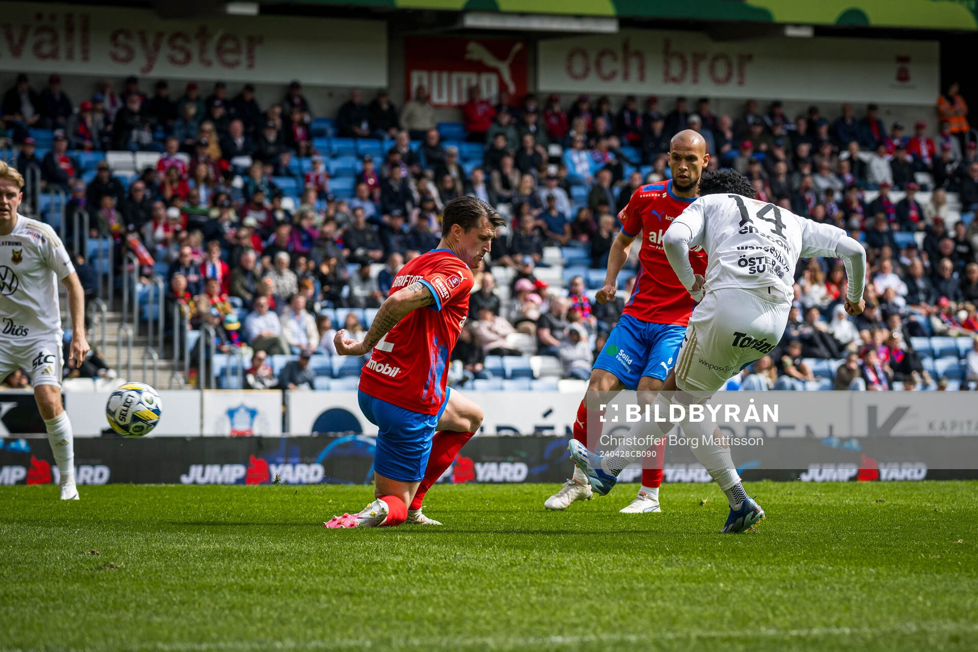 Och Helsingborgs Jon Birkfeldt och och Östersunds