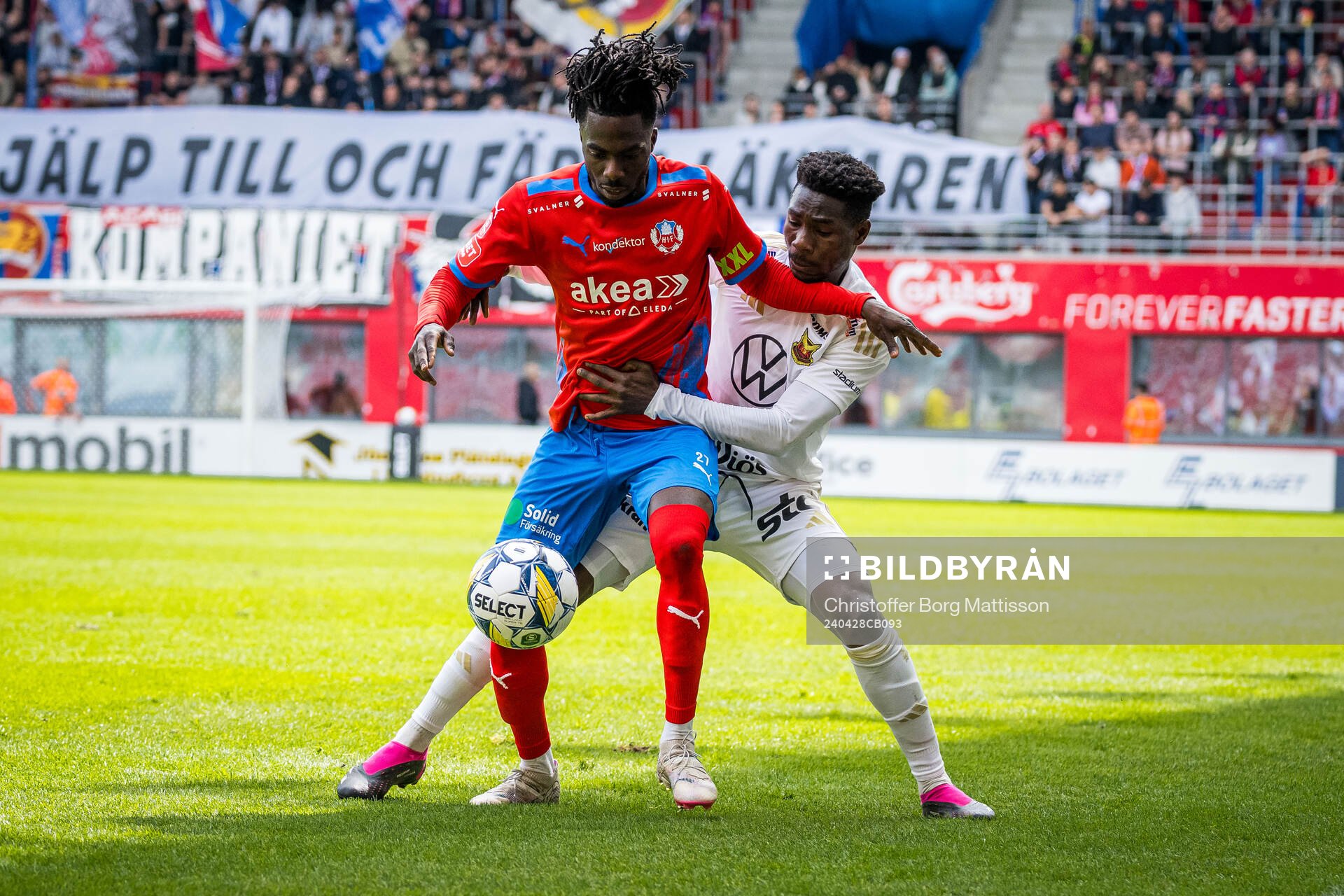 Helsingborgs Benjamin Acquah och Östersunds Yannick Armel