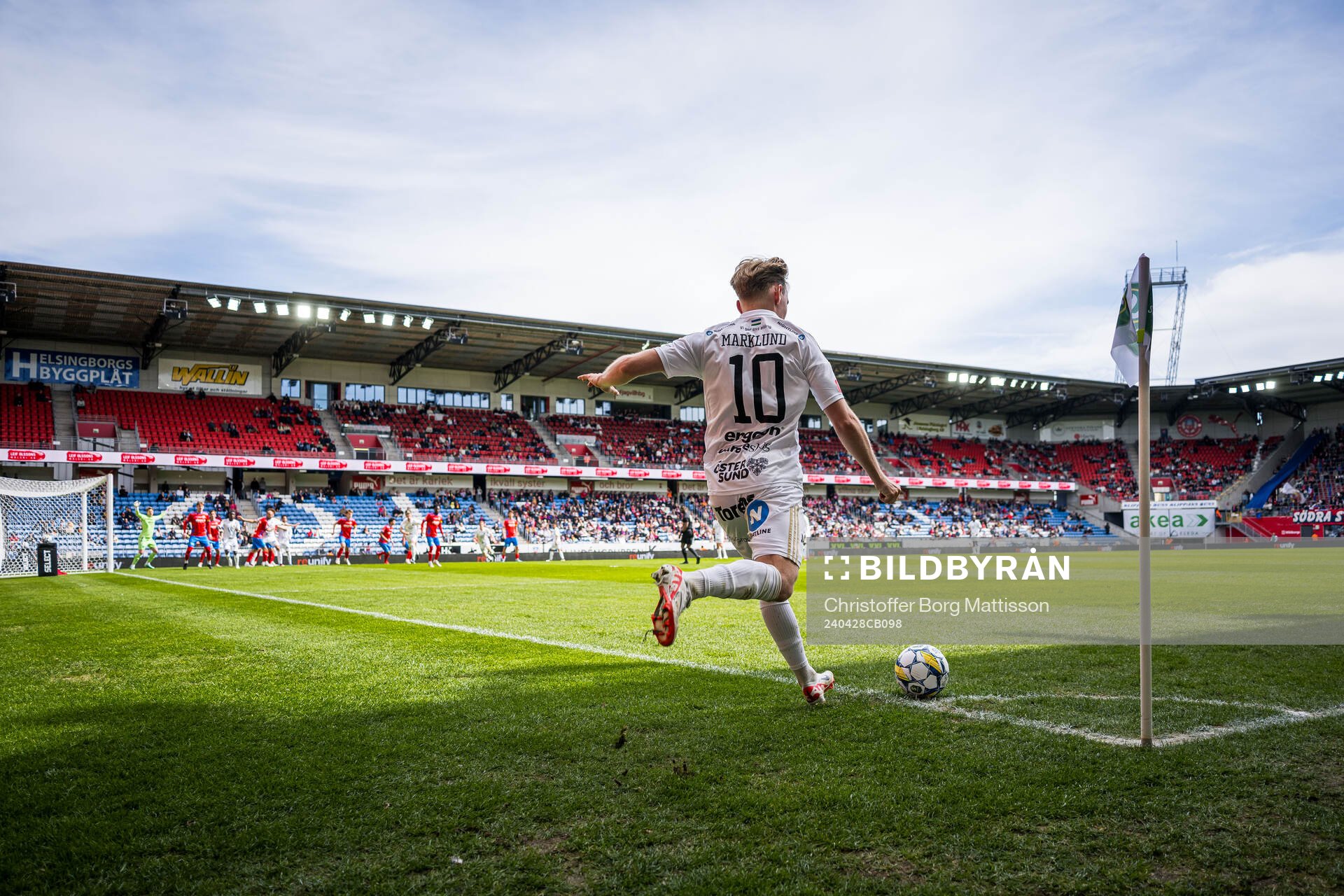 Östersunds Simon Marklund under fotbollsmatchen i Superettan mellan Helsingborg och Östersund den 28 april 2024 i Helsingborg.