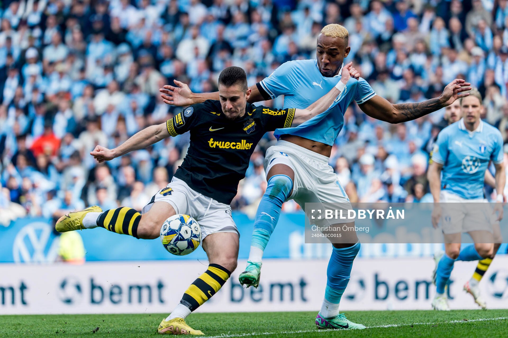 AIKs Dino Besirovic och Malmö FFs Derek Cornelius