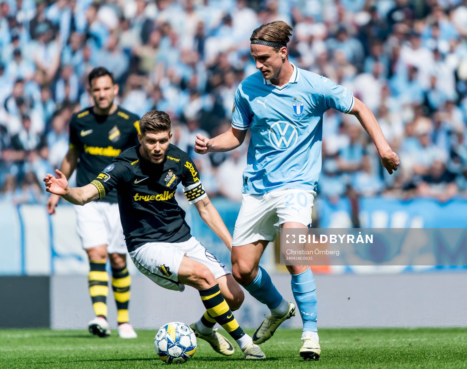 Malmö FFs Erik Botheim och AIKs Anton Salétros
