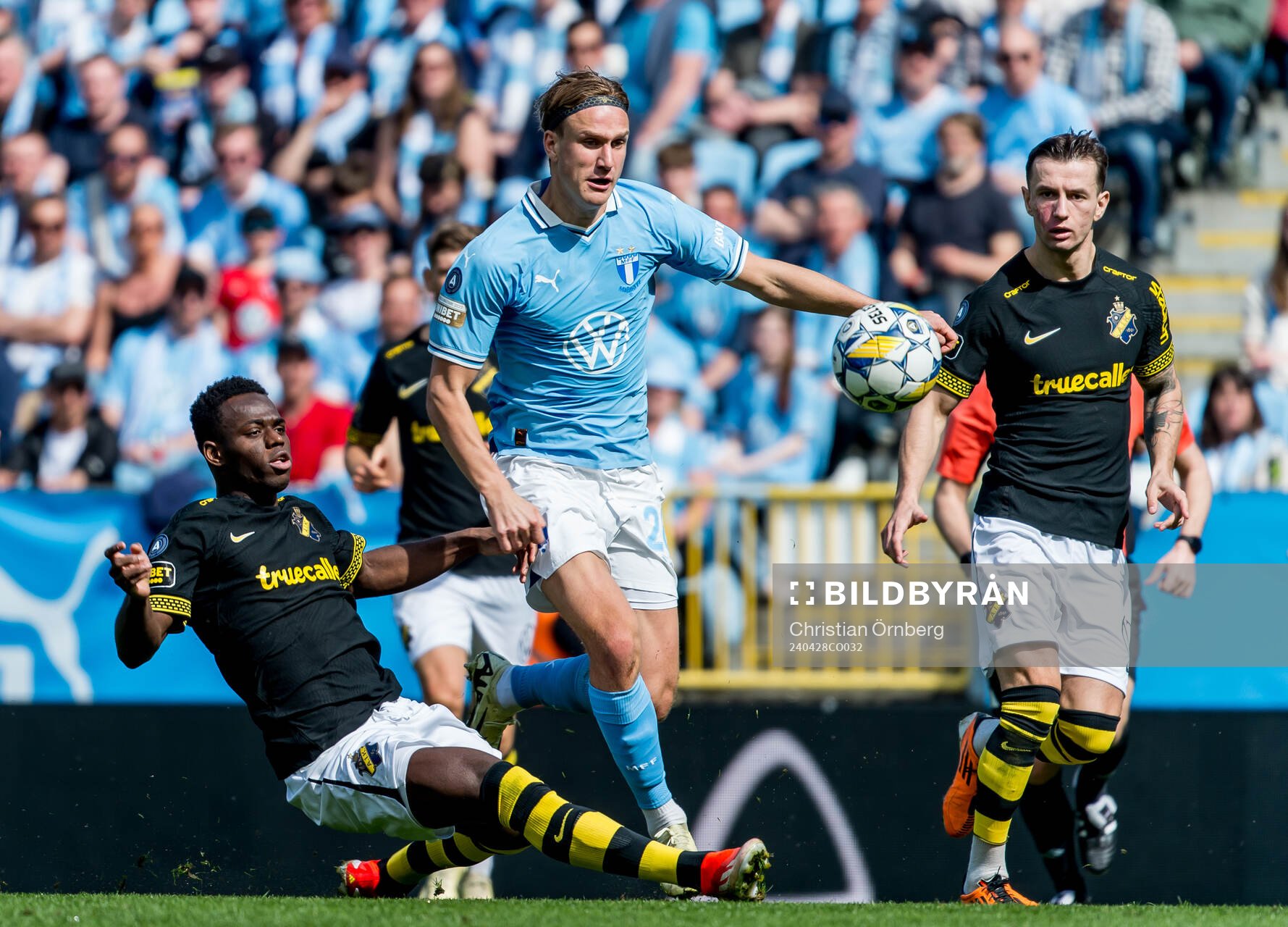 Malmö FFs Erik Botheim och AIKs Ioannis Pittas