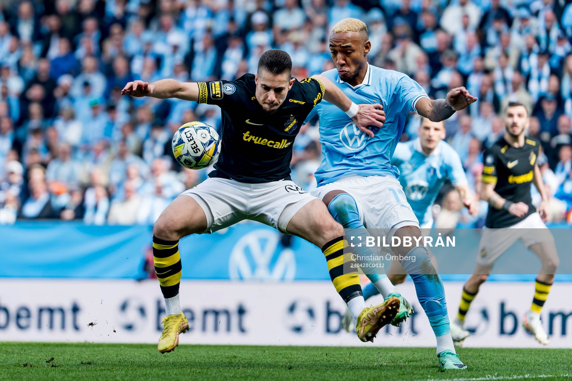 AIKs Dino Besirovic mot Malmö FFs Derek Cornelius
