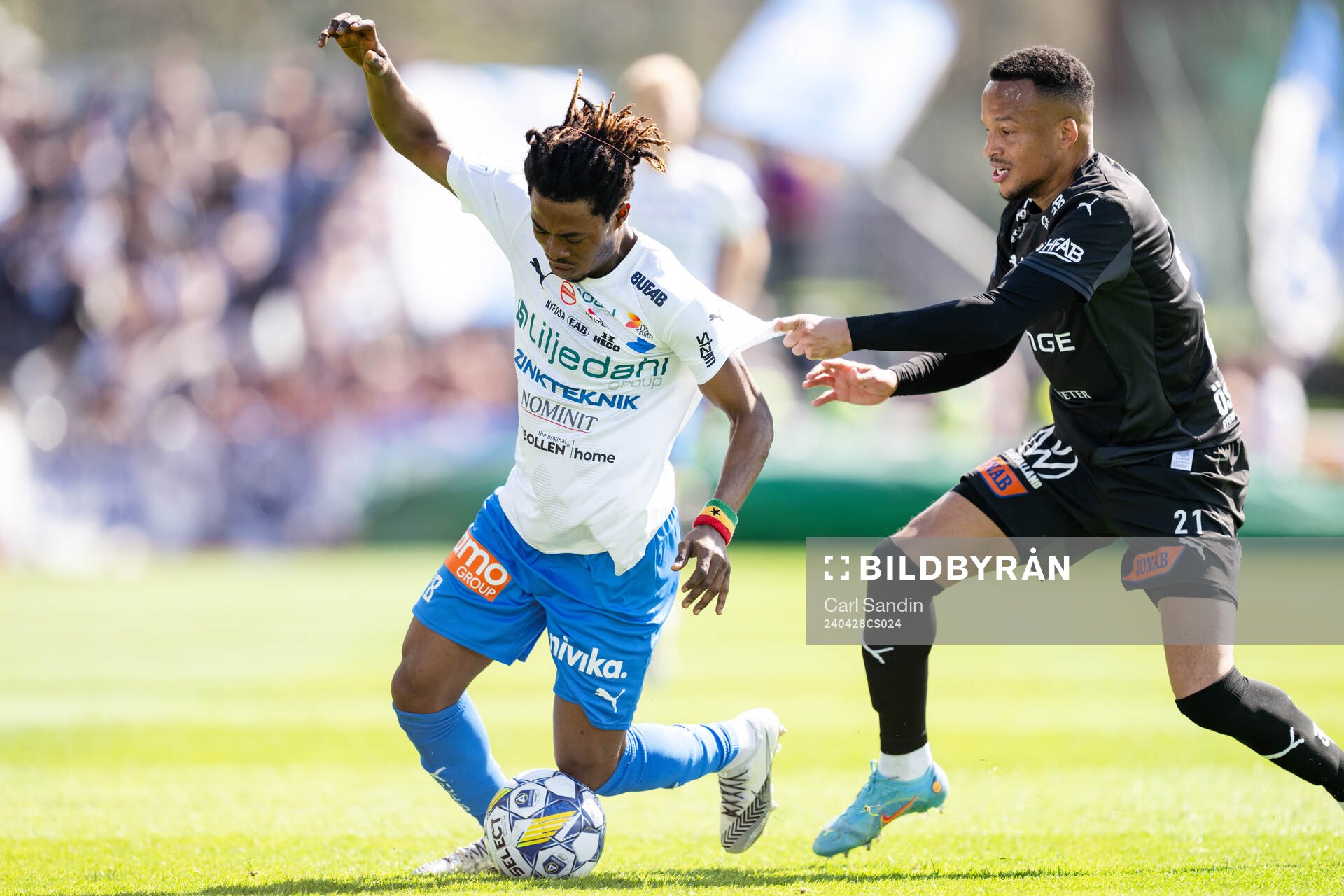 Värnamos Frank Junior Adjei och Halmstads Marcus Olsson