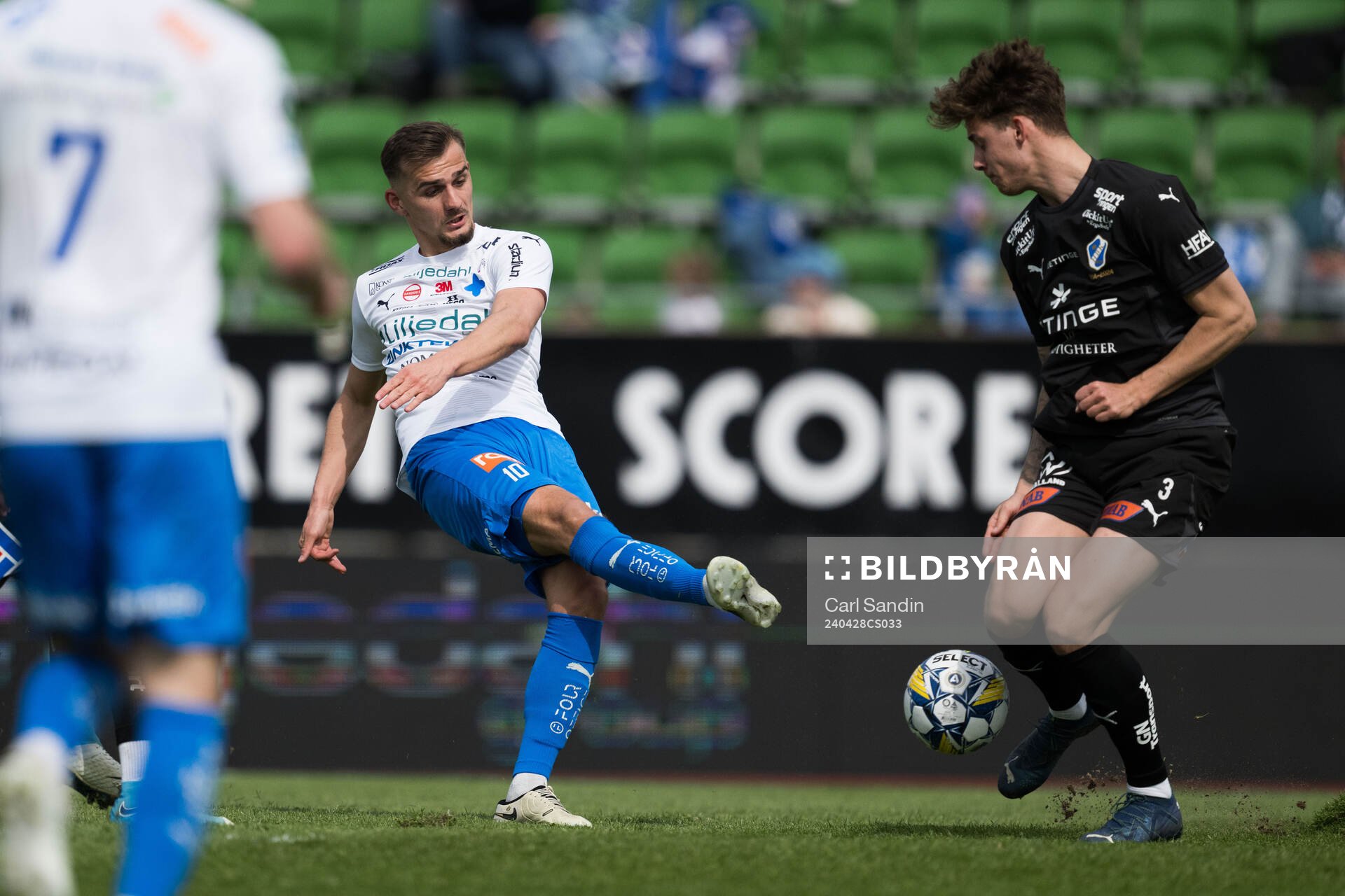 Värnamos Ajdin Zeljkovic och Halmstads Gabriel Wallentin