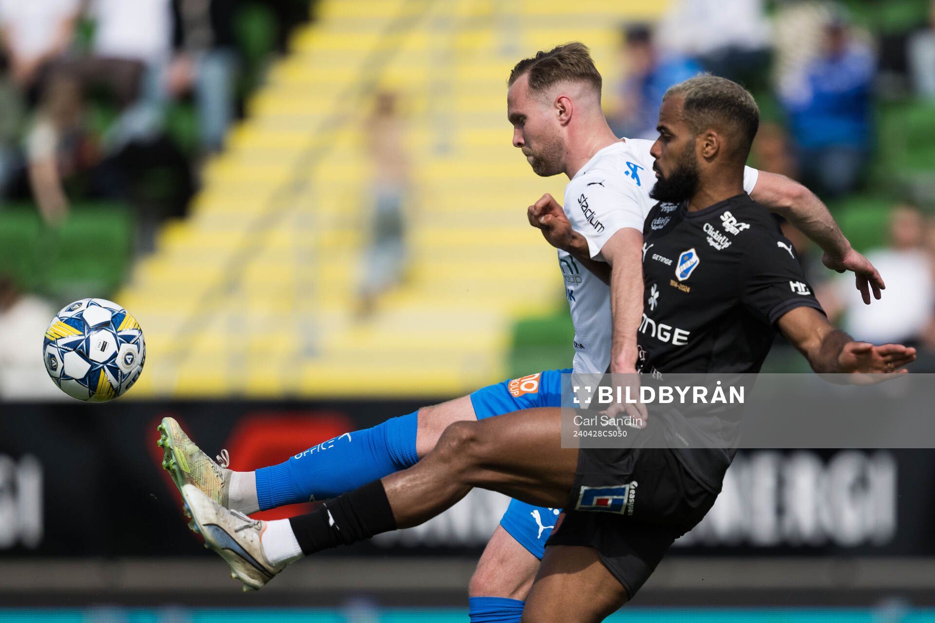 Värnamos Gustav Engvall och Halmstads Phil Ofosu-Ayeh