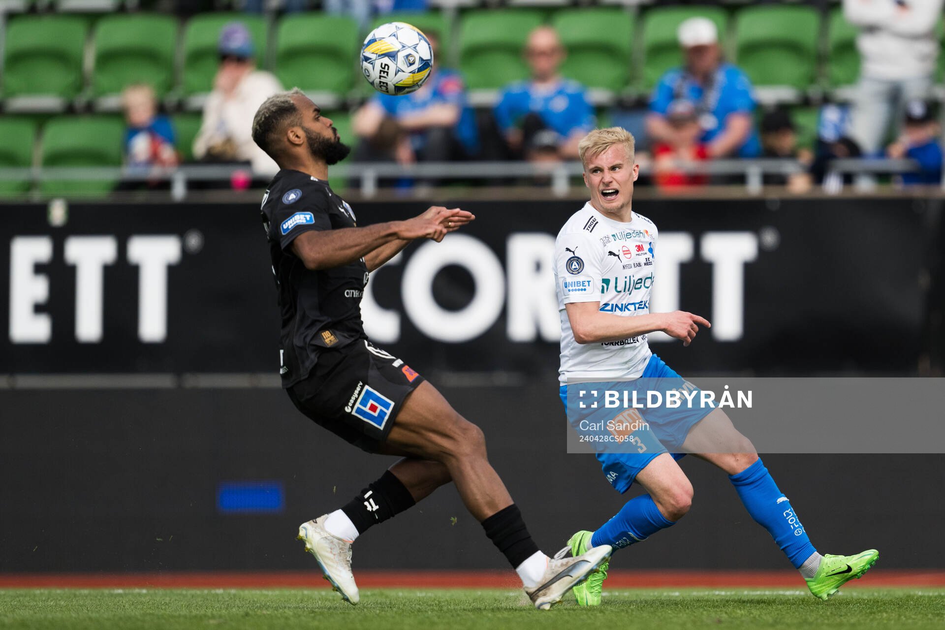 Halmstads Phil Ofosu-Ayeh och Värnamos Viktor Bergh