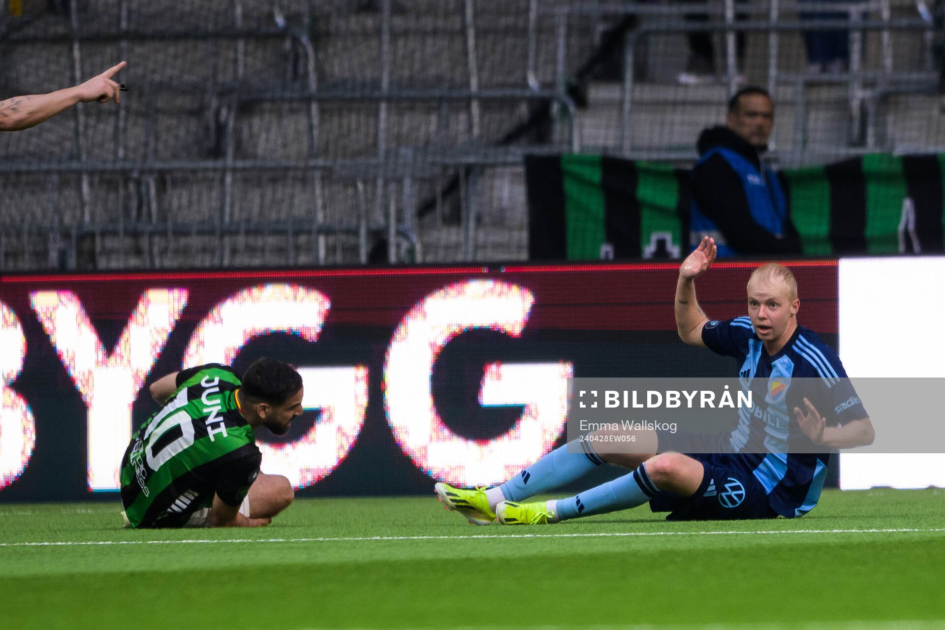 GAIS Mervan Celik och Djurgårdens Peter Therkildsen