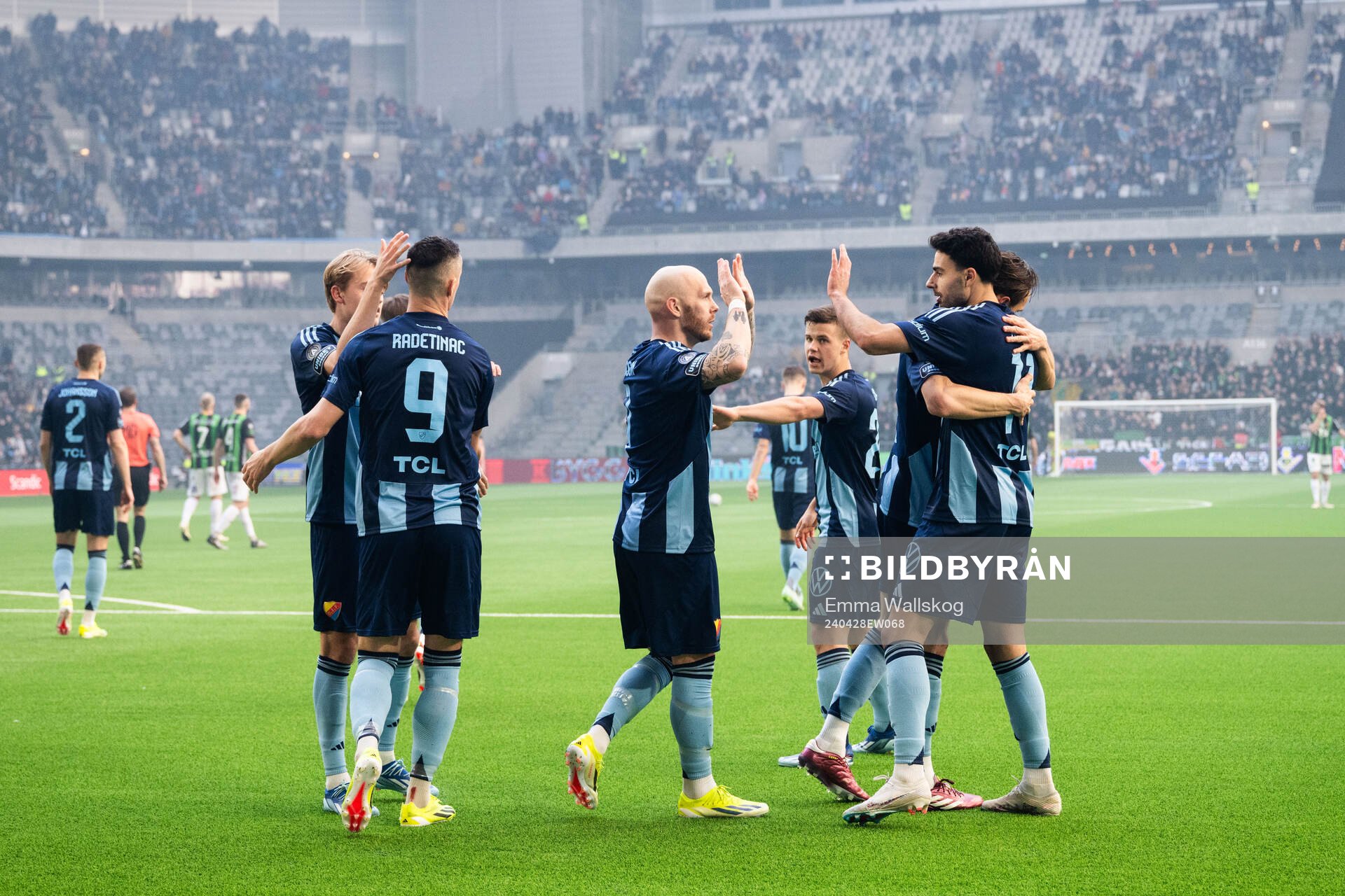 Djurgårdens Deniz Hummet jublar med Magnus Eriksson