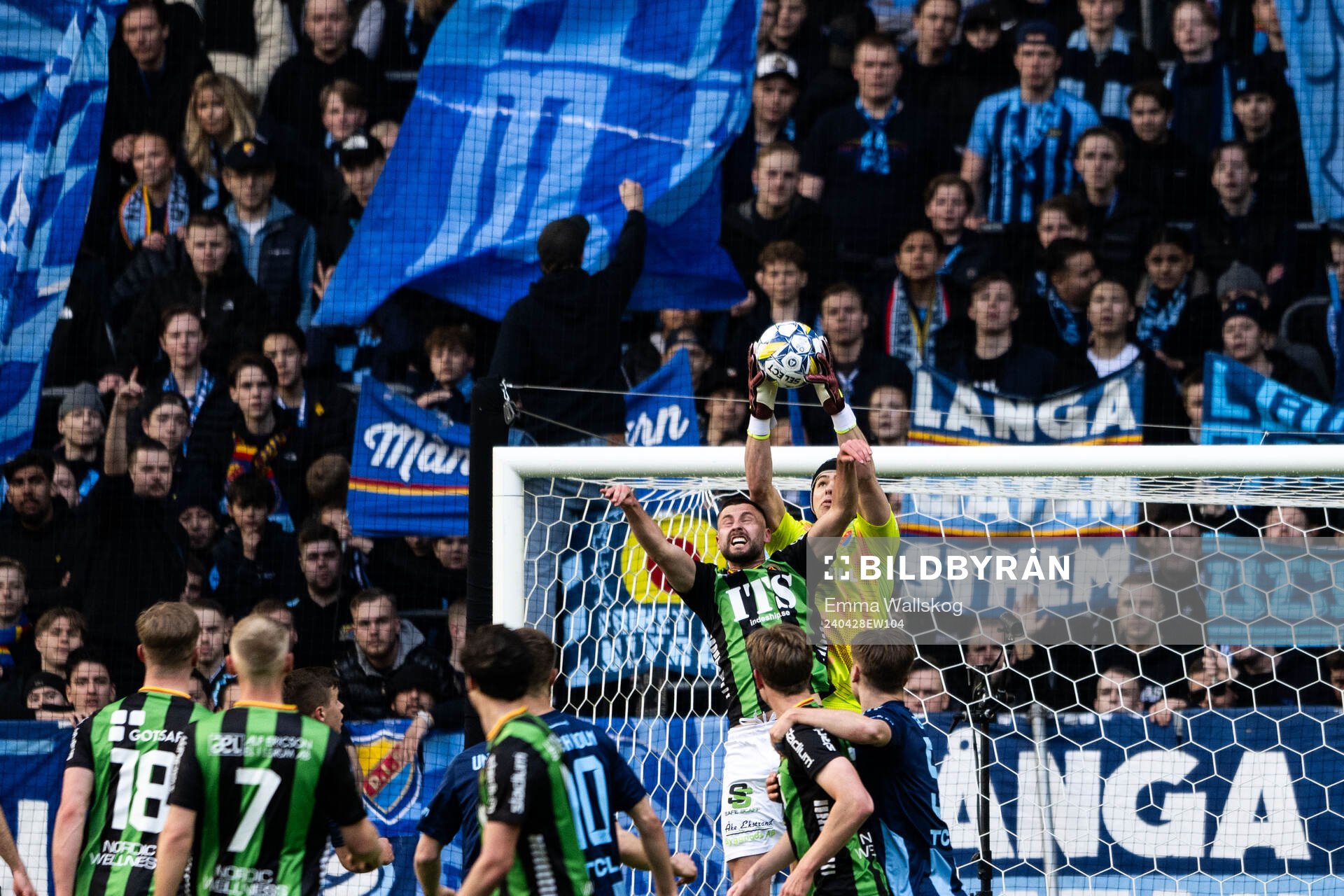 GAIS Axel Norén och Djurgårdens målvakt Jacob Widell
