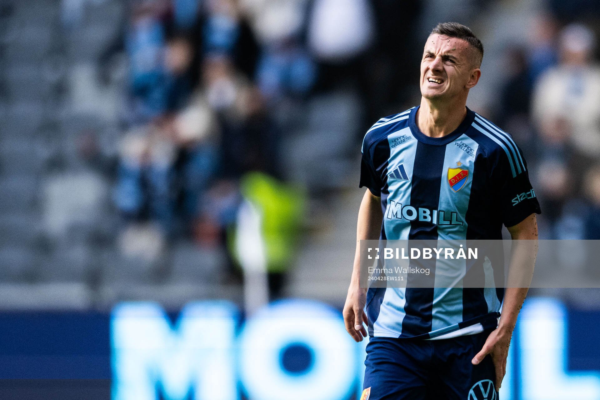 Djurgårdens Haris Radetinac har ont under fotbollsmatchen i Allsvenskan mellan Djurgården och GAIS den 28 april 2024 i Stockholm. 