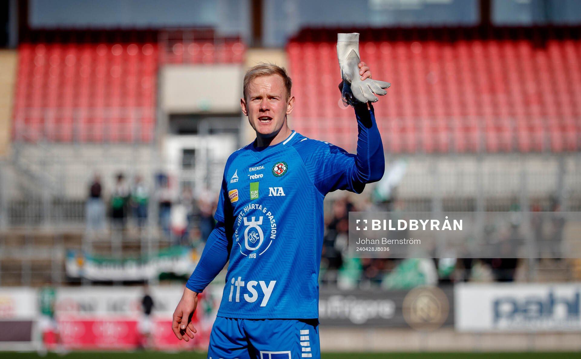 Örebros målvakt Malte Påhlsson jublar