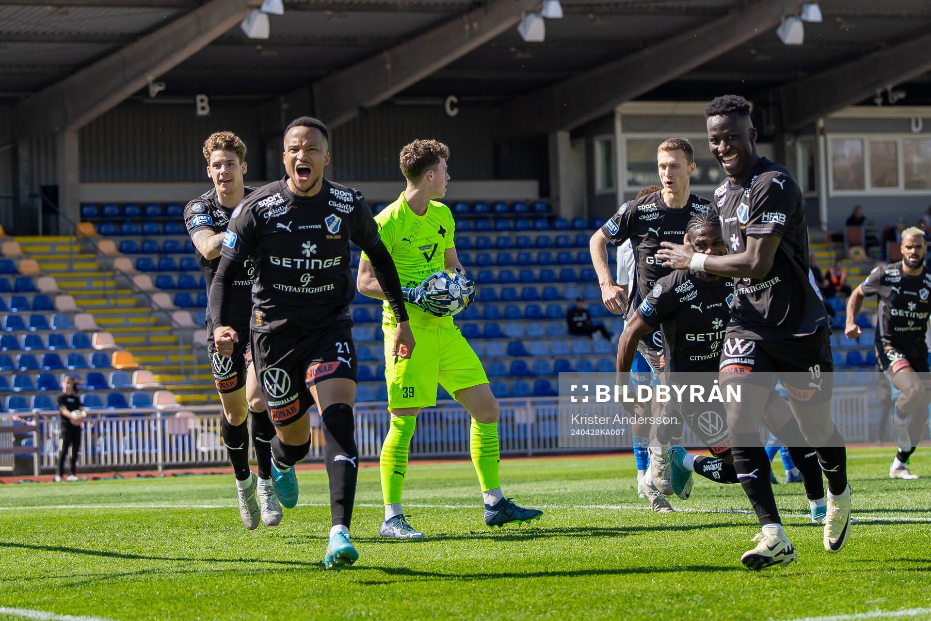 Halmstads Marcus Olsson jublar
