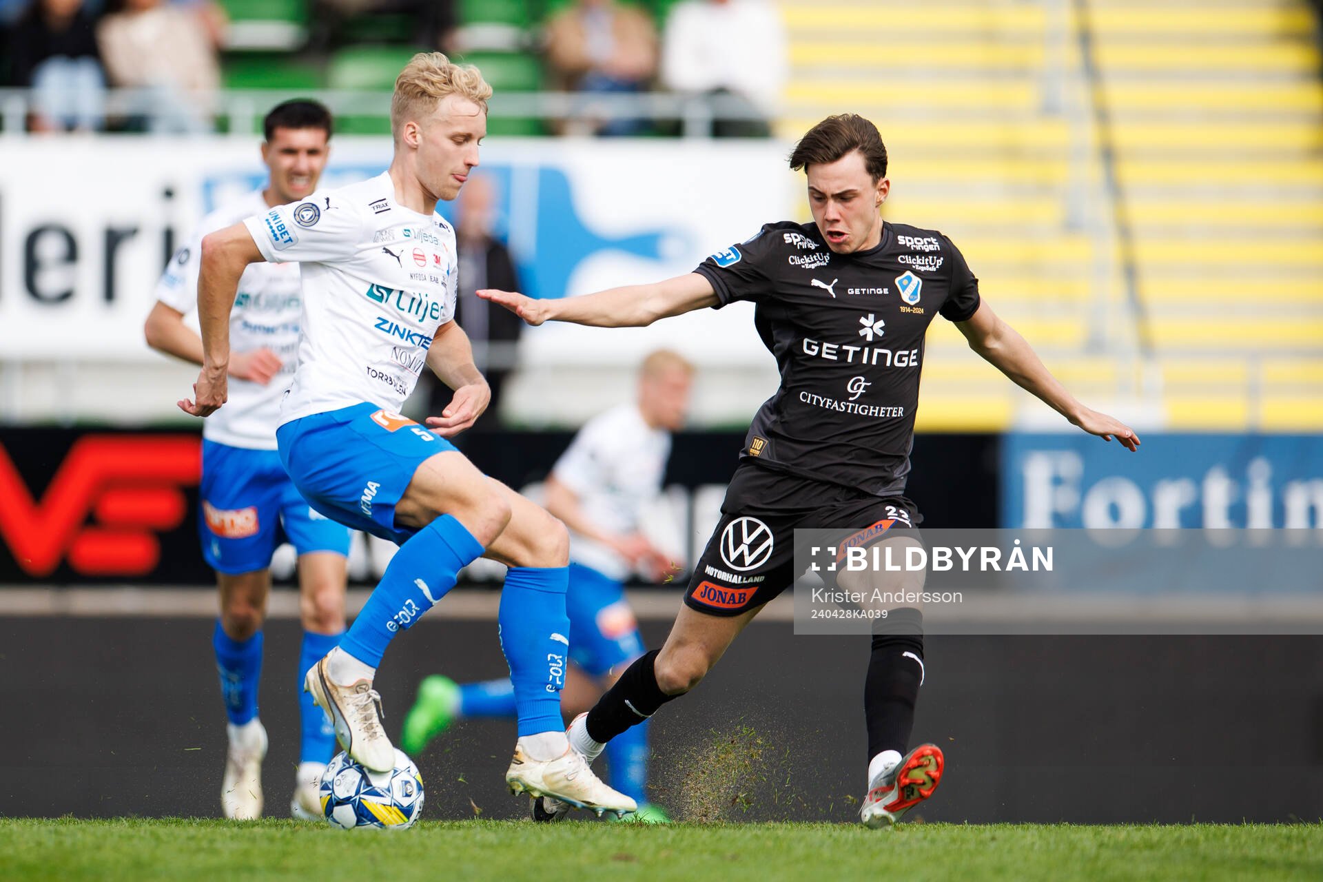 Värnamos Victor Larsson och Halmstads Alex Hall