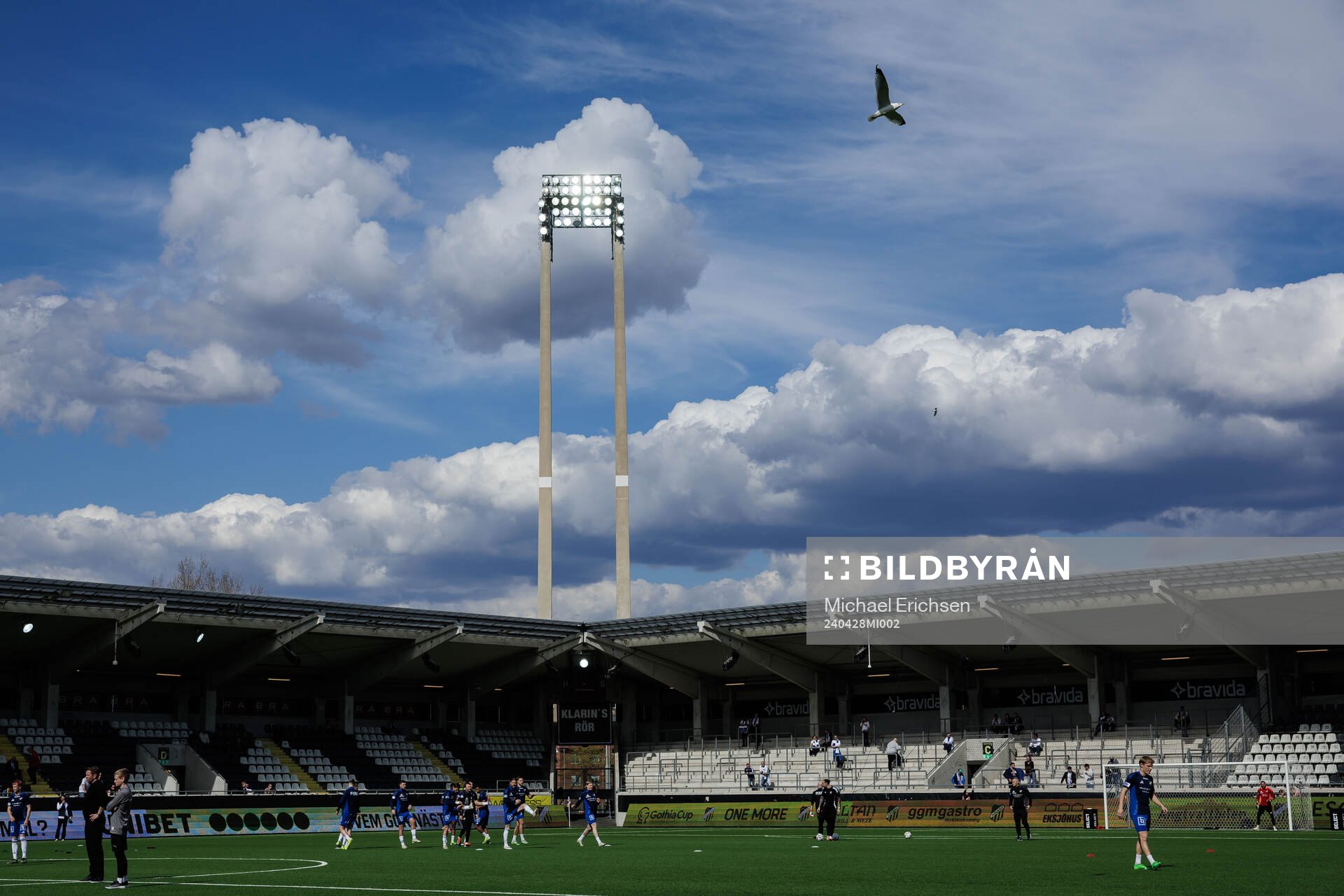 IFK Norrköpings spelare värmer upp