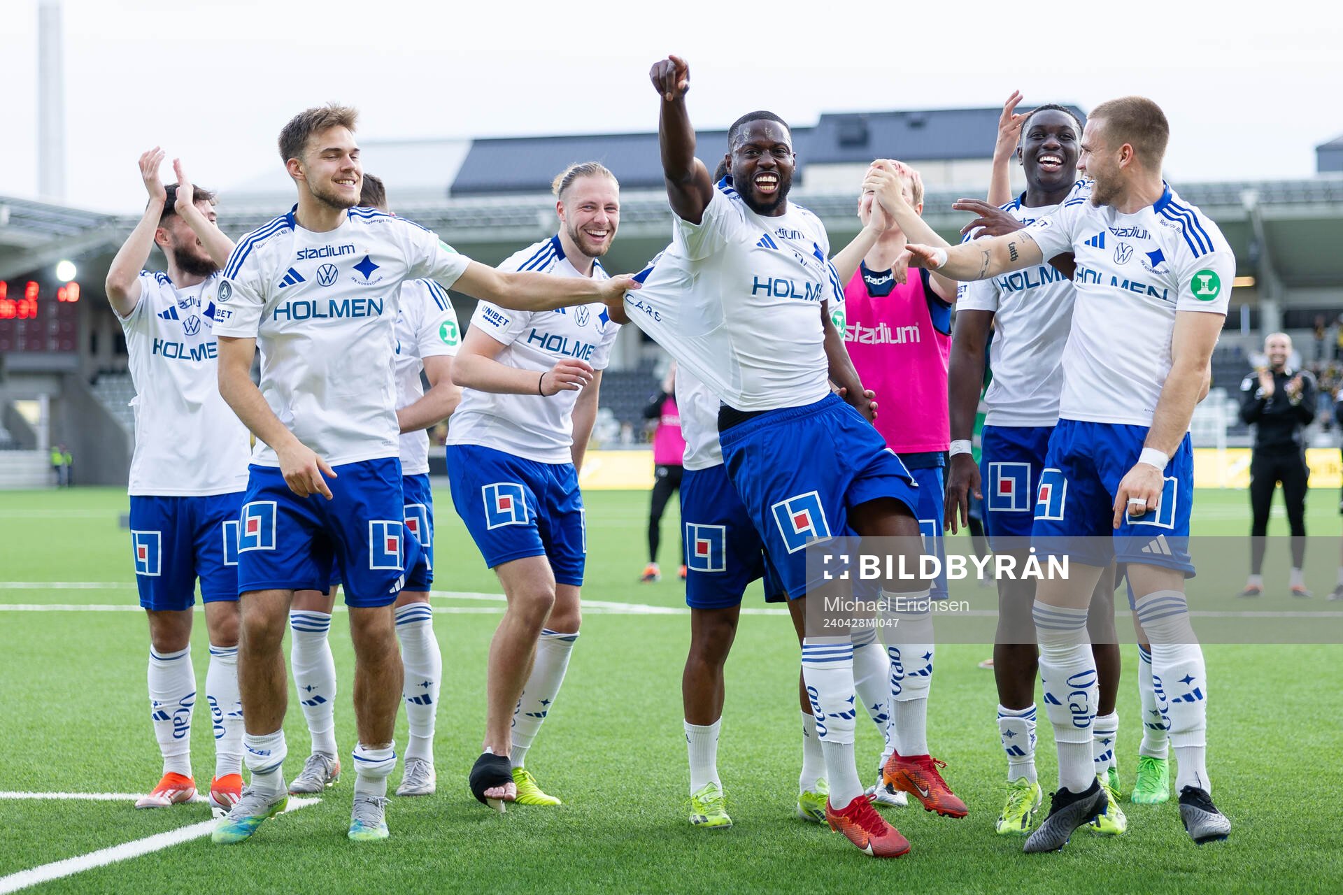 IFK Norrköpings spelare jublar efter fotbollsmatchen i Allsvenskan mellan Häcken och IFK Norrköping den 28 april 2024 i Göteborg. 