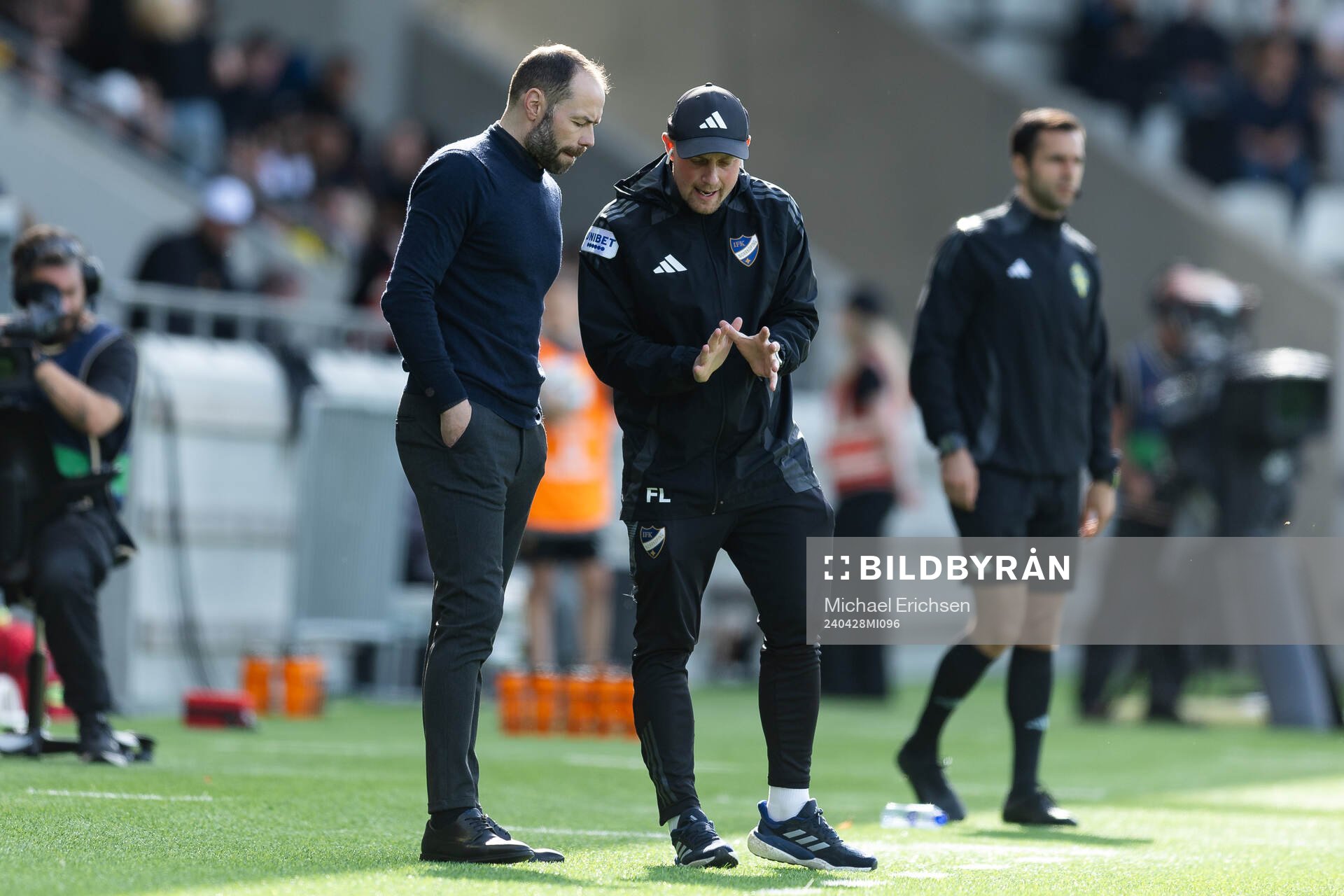 IFK Norrköpings tränare Andreas Alm och assisterande tränare Fredrik Landén under fotbollsmatchen i Allsvenskan mellan Häcken och IFK Norrköping den 28 april 2024 i Göteborg.