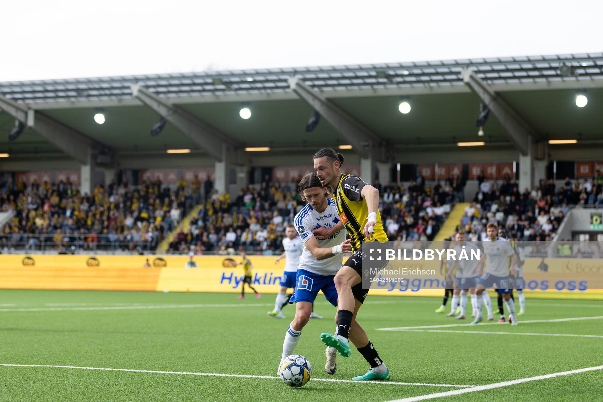 IFK Norrköpings Arnor Traustason och Häckens Amor Layouni